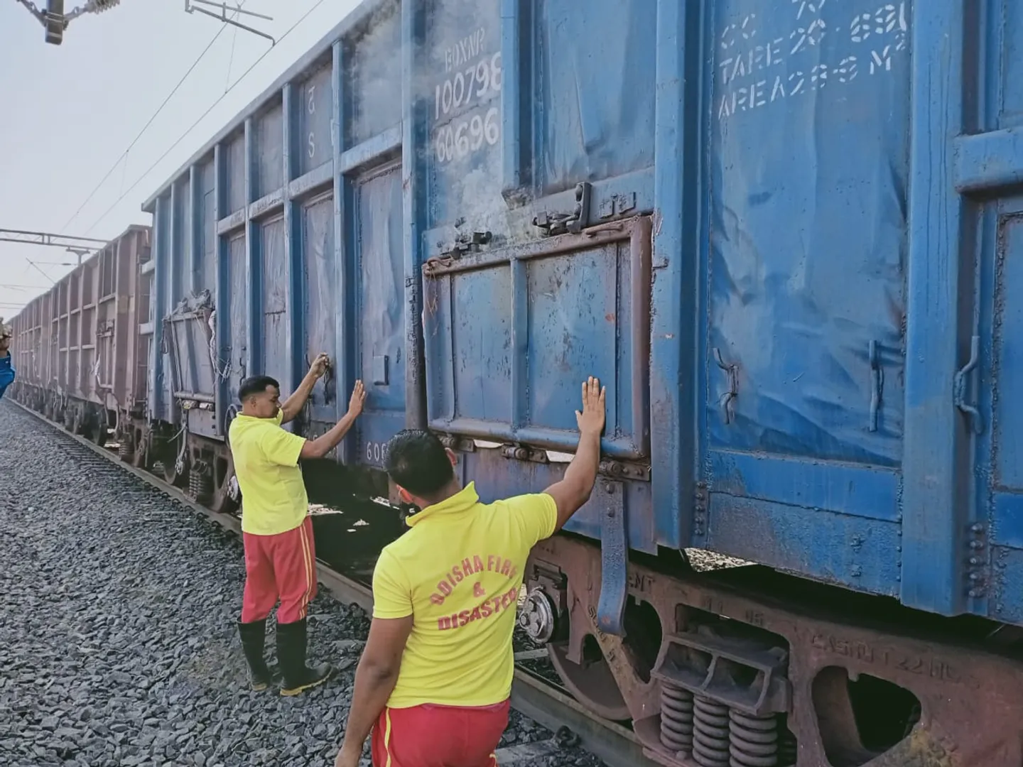 ଢେଙ୍କାନାଳ ରେଳଷ୍ଟେସନରେ ଏକ ମାଲବାହୀ ଟ୍ରେନରେ ନିଆଁ ଲାଗିଥିଲା