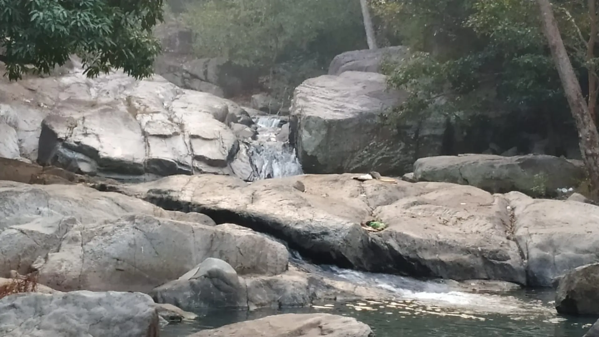 ସେଲ୍‌ଫି ନେଲା ଜୀବନ: କୁମ୍ଭୀଝର ଜଳ ପ୍ରପାତରୁ ପଡ଼ି ନାବାଳକ ମୃତ