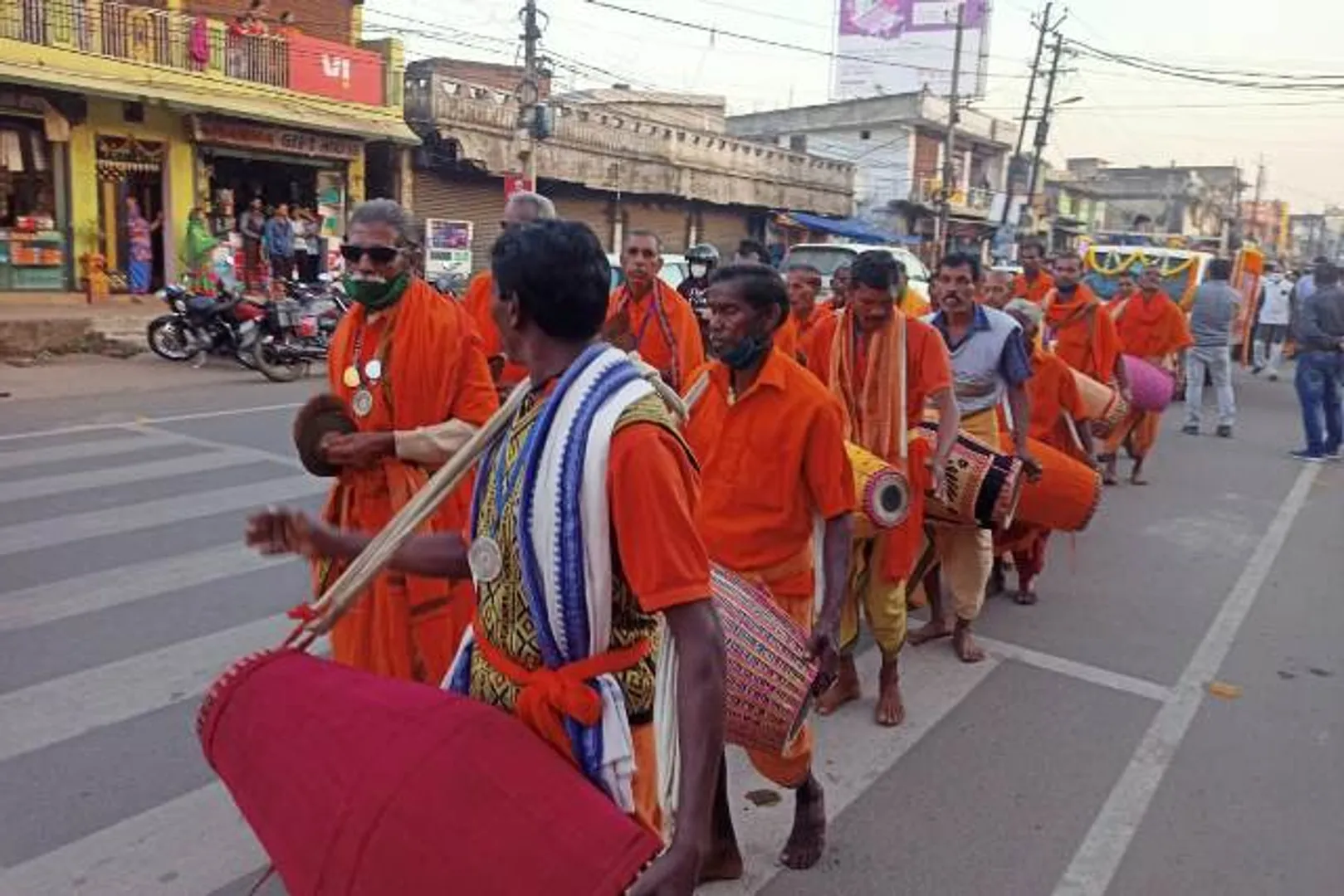 ‘ଜୁଗାର୍’ କାର୍ଯ୍ୟକ୍ରମ ପୂର୍ବରୁ ସାଂସ୍କୃତିକ ଶୋଭାଯାତ୍ରା।