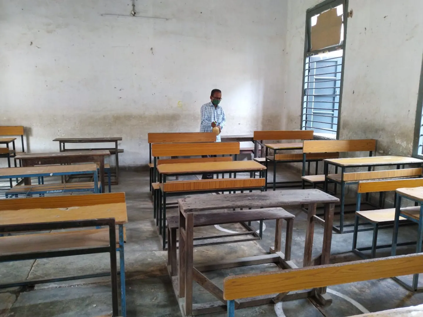 ବାଲେଶ୍ୱର: ସ୍କୁଲ ଖୋଲିବା ଆଗରୁ ଆରମ୍ଭ ହେଲା ଶ୍ରେଣୀଗୃହ ଓ କ୍ୟାମ୍ପସ ସାନିଟାଇଜେସନ