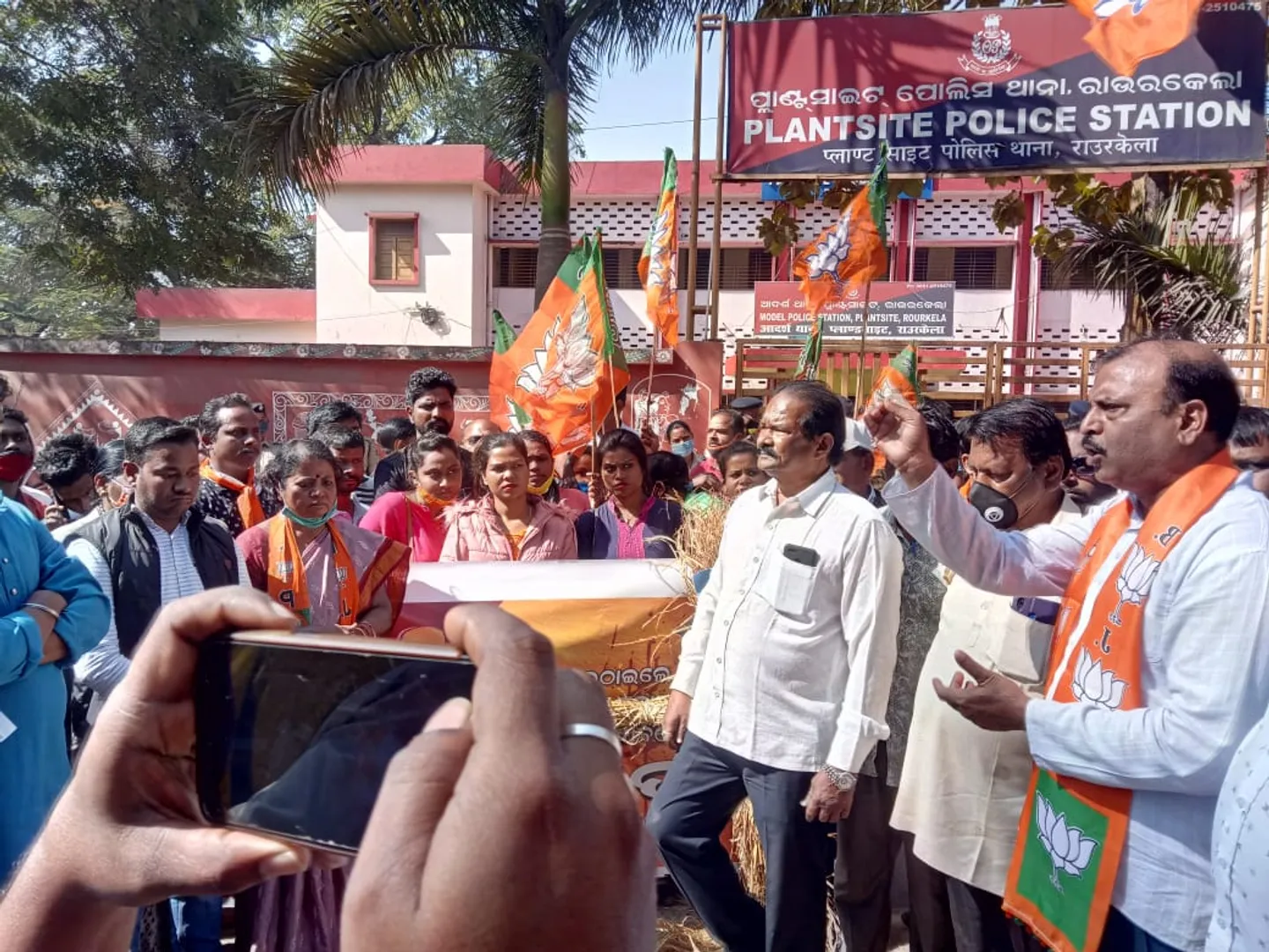 ରାଉରକେଲା : ମାହାଙ୍ଗା ବିଜେପି ନେତା ଓ ସହଯୋଗୀଙ୍କୁ ହତ୍ୟା ପ୍ରତିବାଦରେ ଜିଲ୍ଲା ବିଜେପିର ଥାନା ଘେରାଉ