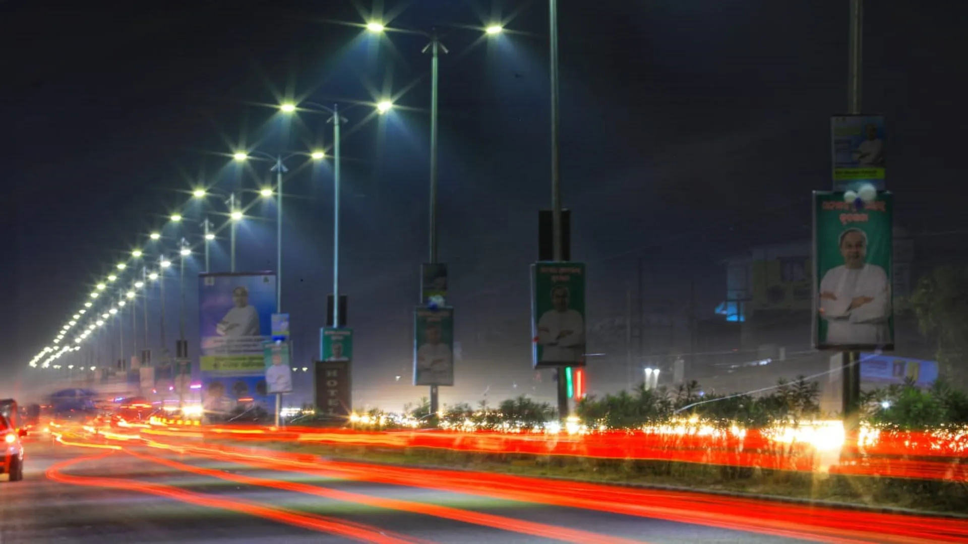 ଭୁବନେଶ୍ବର: କଟକ-ପୁରୀ ବାଇପାସ୍‌ ରୋଡରେ ଏଲଇଡି ଷ୍ଟ୍ରିଟ ଲାଇଟ ବ୍ୟବସ୍ଥା।