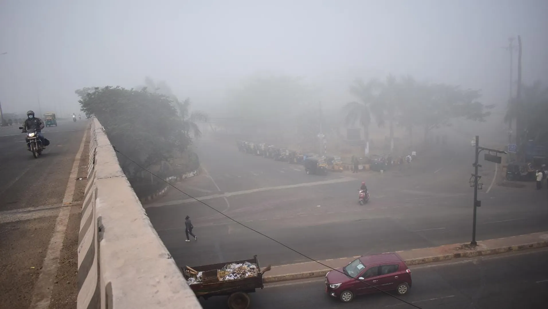 ରାଜଧାନୀରେ ଘନ କୁହୁଡ଼ି