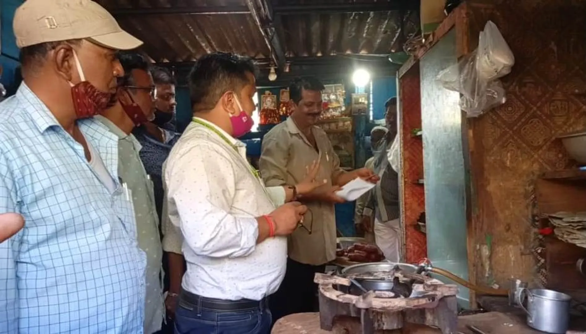 ପ୍ରହସନ ପାଲଟିଛି ଖାଦ୍ୟ ନିରାପତ୍ତା ଚଢ଼ଉ, ୧୦୦ଟଙ୍କା ଜୋରିମାନା ଆଦାୟ କରି ଦାୟିତ୍ୱ ସାରୁଛନ୍ତି ଅଧିକାରୀ