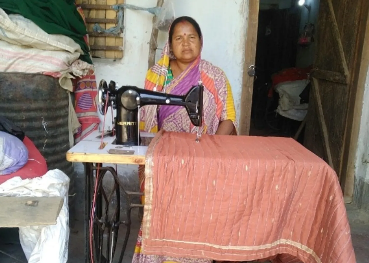 ଗନ୍ଥା ସିଲେଇରୁ ରୋଜଗାର କରନ୍ତି ଯାଜ୍ଞସେନୀ; ୨୫ ଜଣଙ୍କୁ ସିଲେଇ ଶିକ୍ଷା ଦେଇ କରି ପାରିଛନ୍ତି ଆତ୍ମନିର୍ଭରଶୀଳ