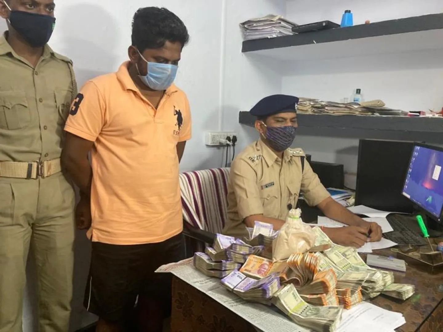 ୯ଲକ୍ଷ ନଗଦ ଟଙ୍କା ସମେତ ୩୨ ଲକ୍ଷ ଟଙ୍କାର ବ୍ରାଉନସୁଗାର ଜବତ; ୧ ଗିରଫ