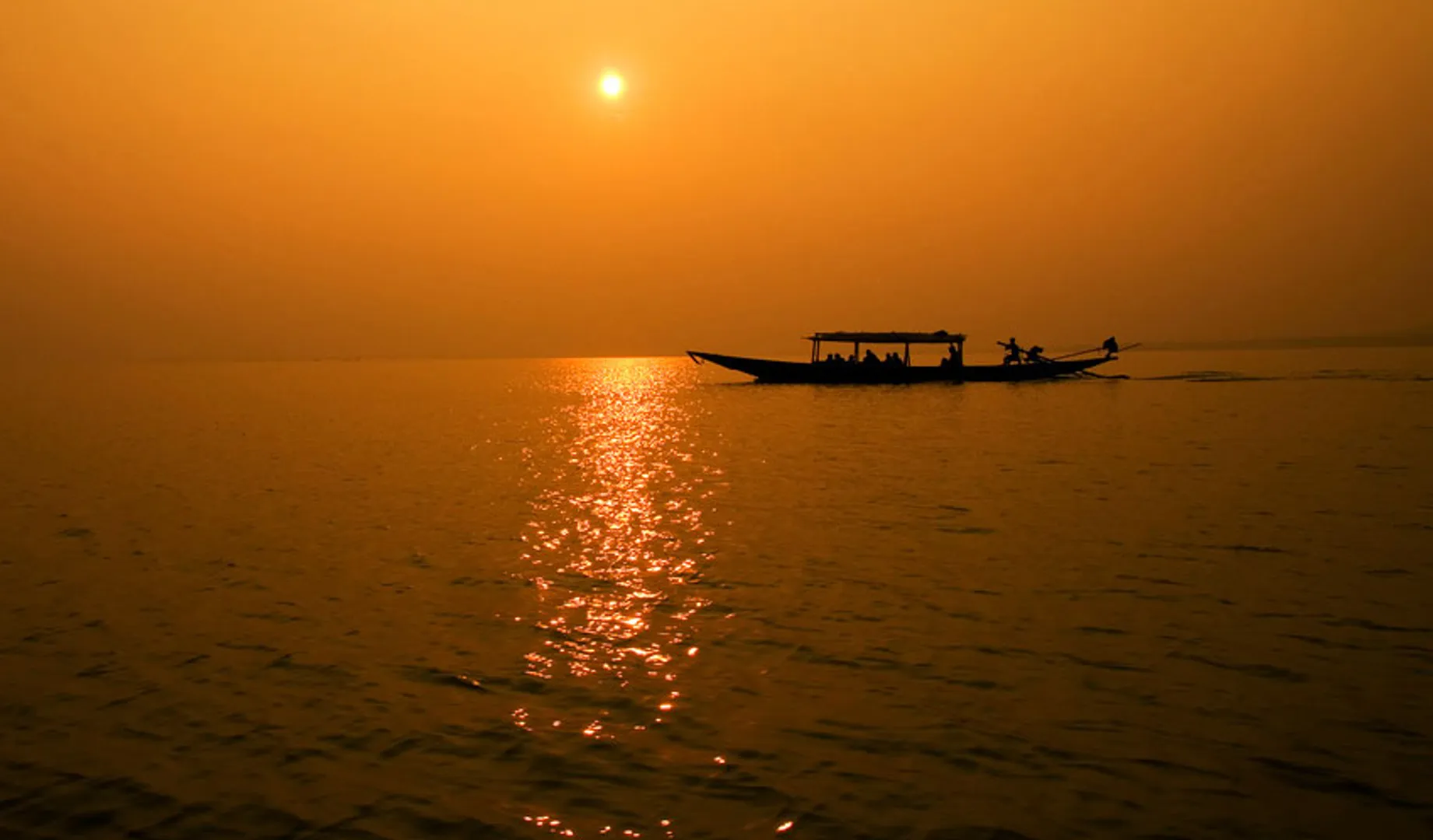 ଚିଲିକାରେ ଫସିଛନ୍ତି ୨୫ ଯାତ୍ରୀ