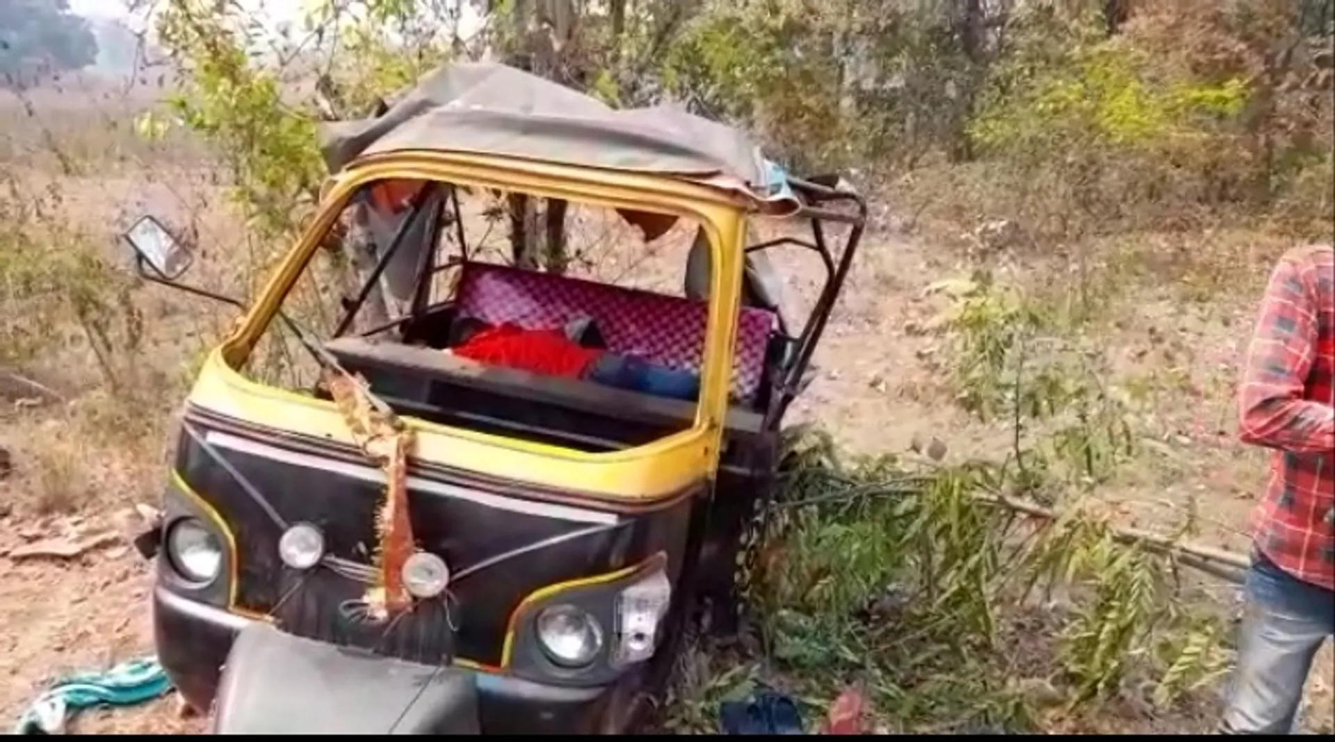 ଭାରସାମ୍ୟ ହରାଇ ଅଟୋ ଦୁର୍ଘଟଣାଗ୍ରସ୍ତ; ଜଣେ ଶିଶୁ ଓ ମହିଳାଙ୍କ ସମେତ ୧୦ ଆହତ, ୨ ଗୁରୁତର