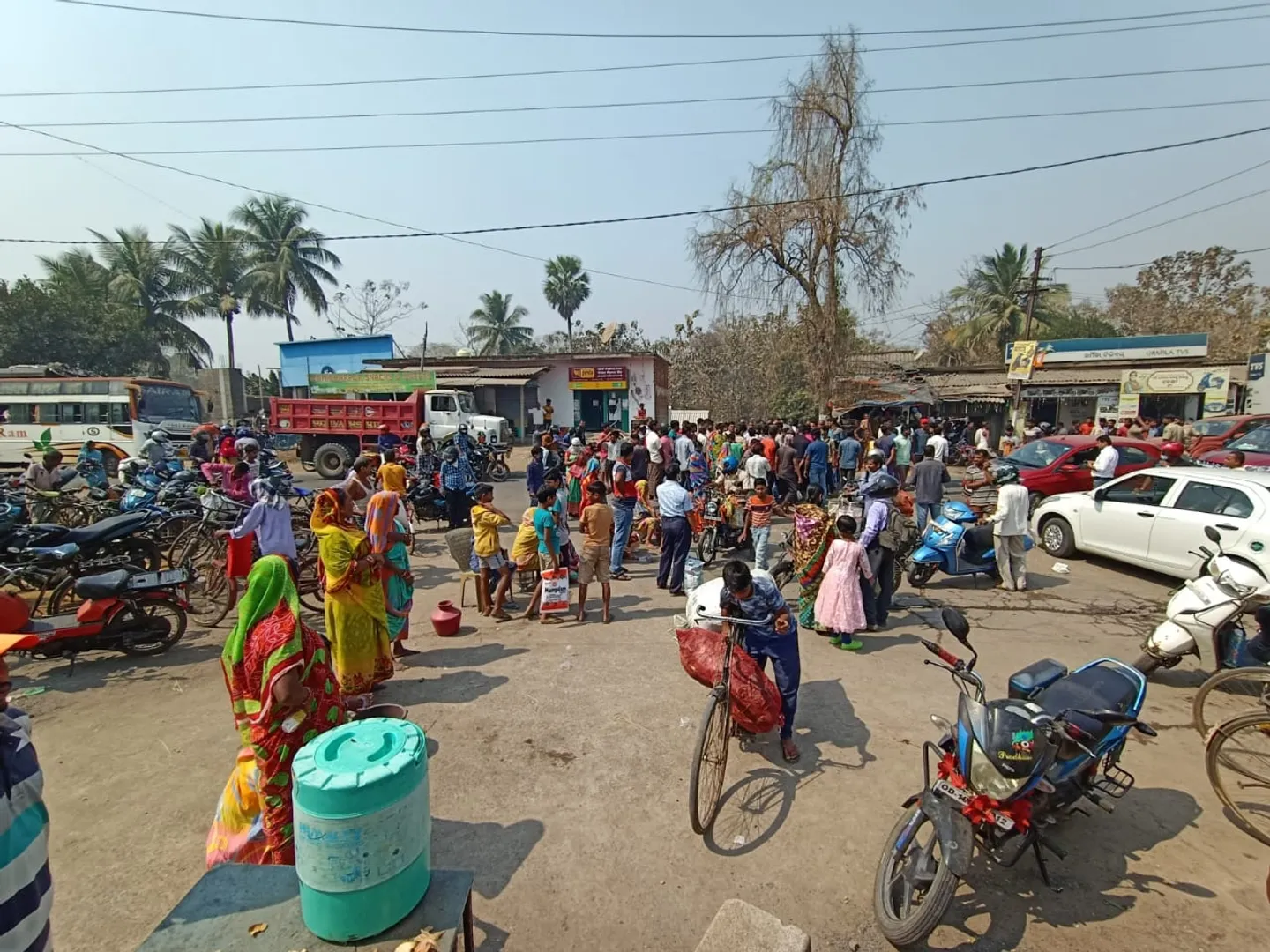 ପାନୀୟ ଜଳ ପାଇଁ ଅନୁଗୁଳ-ମହୀଧରପୁର ରାସ୍ତା ଅବରୋଧ କଲେ ମହିଳା