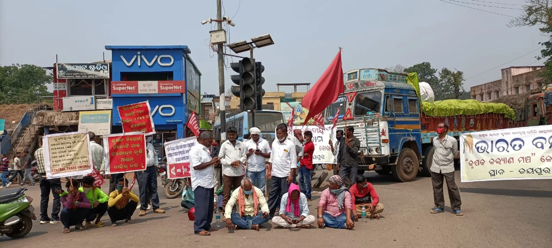 ଜୟପୁରରେ ଚକାଜାମ୍ କରିଛନ୍ତି ଚାଷୀ