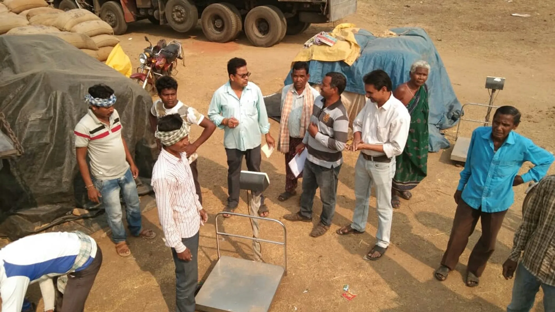 ନୂଆପଡ଼ାରେ ଚାଷୀ ହତାଶ: ଧାନମଣ୍ଡିରେ କମ୍ ଦରରେ ବାଧ୍ୟହୋଇ ବିକ୍ରି କରୁଛନ୍ତି ଅନ୍ନଦାତା