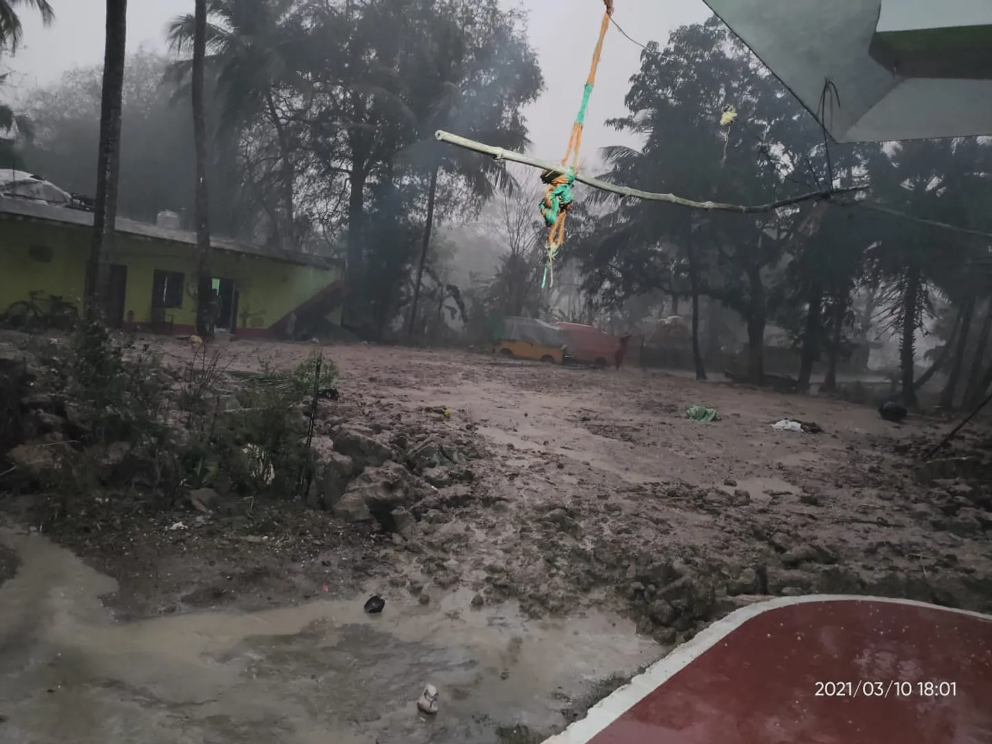 ଭଦ୍ରକ ଜିଲ୍ଲା: ରାନିତାଲ ଅଞ୍ଚଳରେ କୁଆପଥର ମାଡ଼ ସହ ବର୍ଷା ଓ ପବନ।