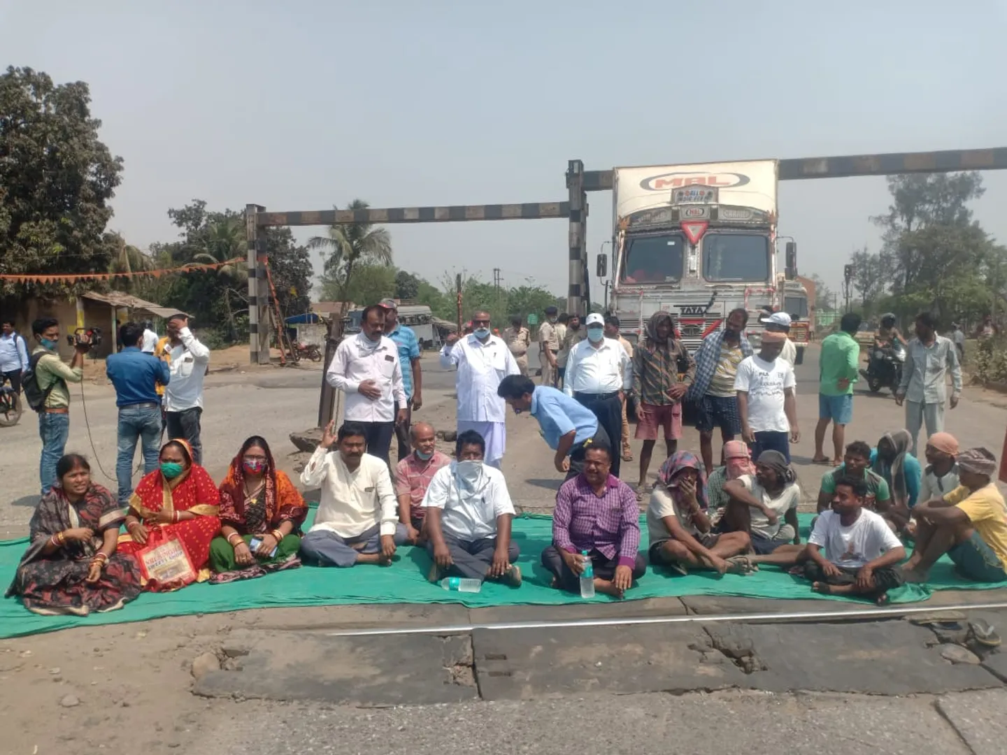 ବାଲେଶ୍ୱର: ୧୬ନଂ ଜାତୀୟ ରାଜପଥ ବାମପଦା ନିକଟରେ ପୋଲ ନିର୍ମାଣ ଦାବିରେ ରାସ୍ତାରୋକ