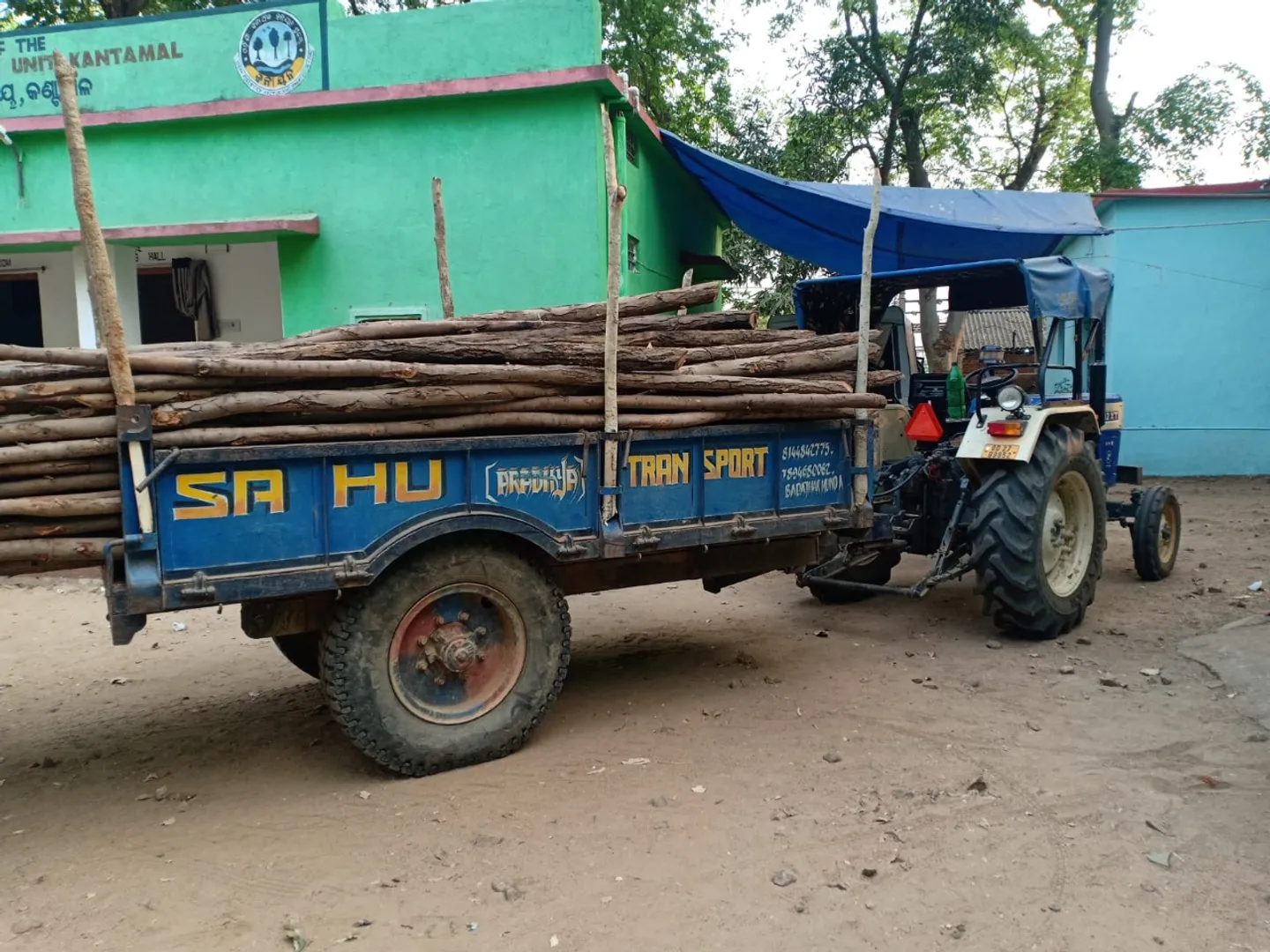 ଶାଳକାଠ ସହ ଟ୍ରାକ୍ଟର ଜବତ, ଦୁଇ କୋର୍ଟ ଚାଲାଣ