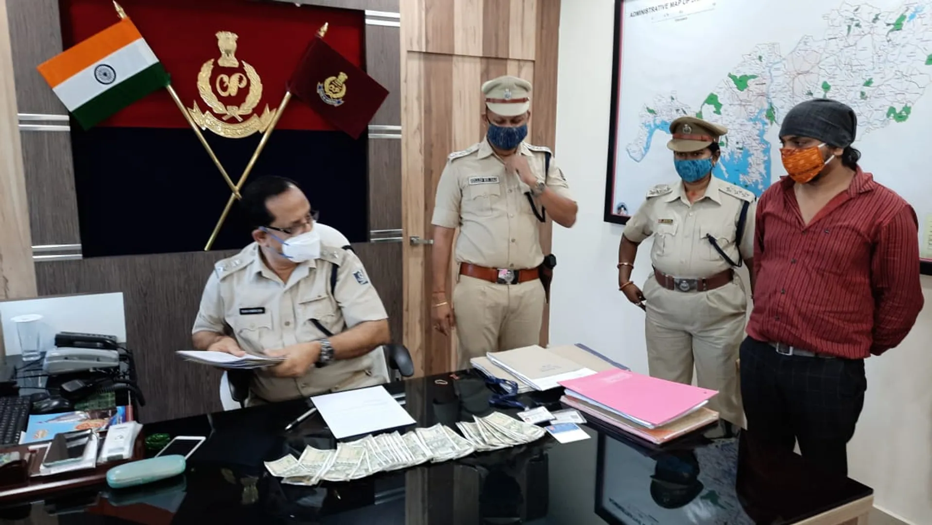 ୫୭ ହଜାର ଟଙ୍କାର ନକଲି ନୋଟ ଜବତ, ଜଣେ ରେଳବାଇ କର୍ମଚାରୀ ଗିରଫ