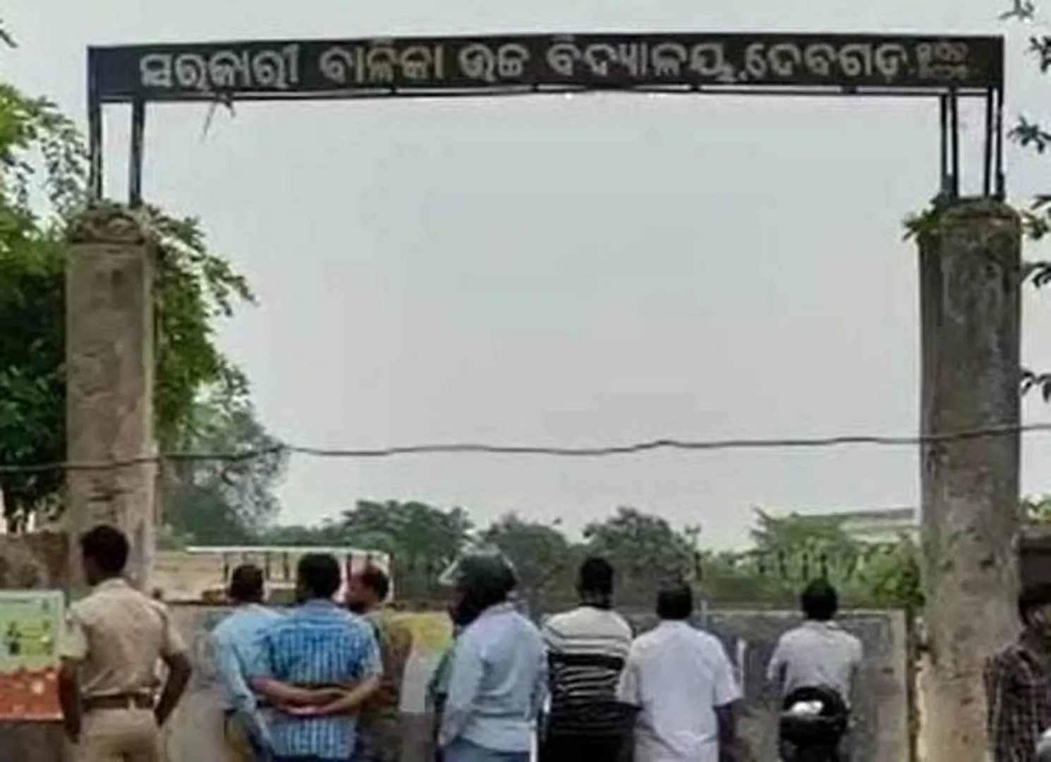 ଓଟିଇଟି ପରୀକ୍ଷା ପ୍ରଶ୍ନପତ୍ର ଲିକ୍: ପରୀକ୍ଷାର୍ଥିନୀଙ୍କ ନିକଟରୁ ଫୋନ୍‌ ଜବତ, ବଦଳିଲେ କେନ୍ଦ୍ର ସୁପରିଟେଣ୍ଡେଣ୍ଟ୍‌