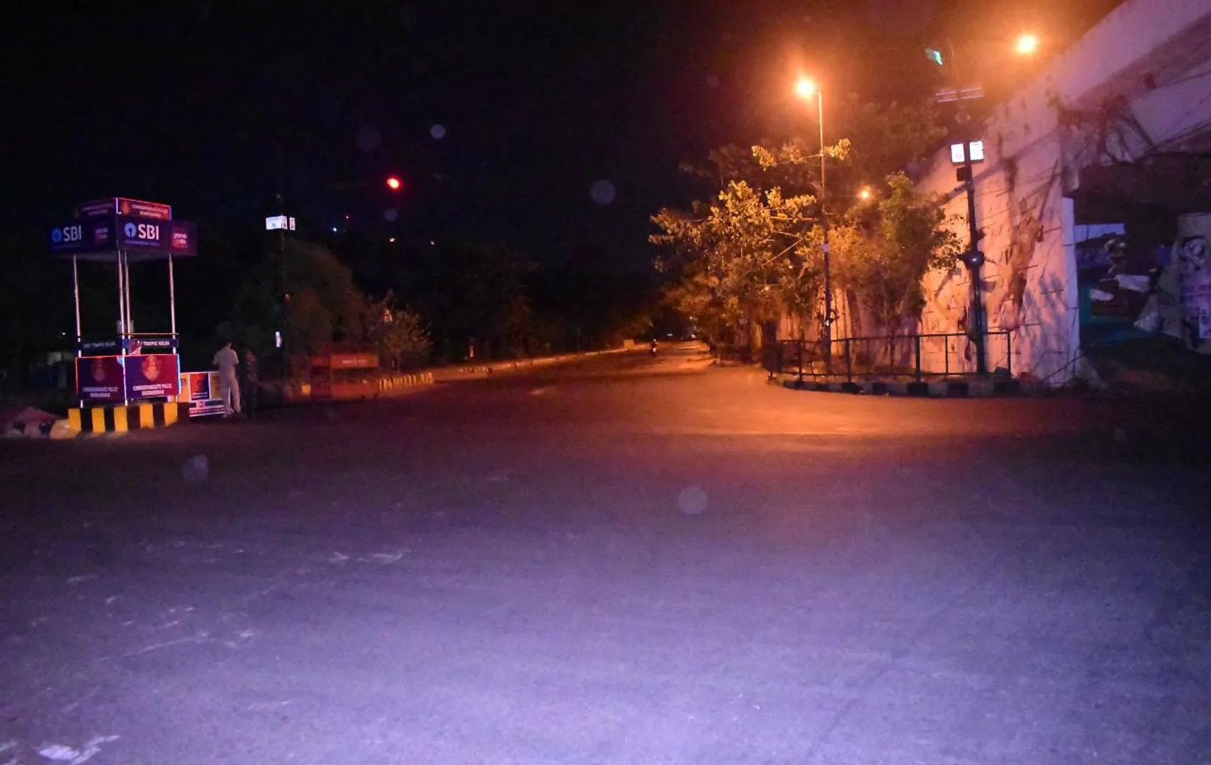 ଭୁବନେଶ୍ବରରେ ରାତ୍ରିକାଳୀନ କର୍ଫ୍ୟୁ। (ଫଟୋ: ବିଭୂତି)