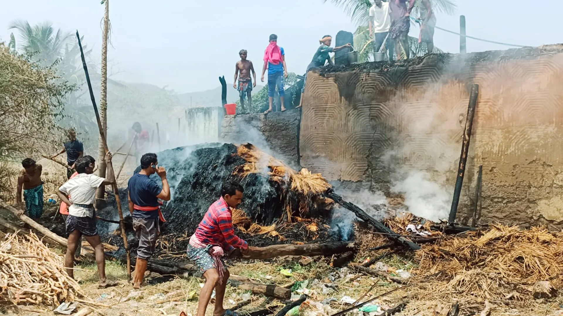କଣ୍ଟିଆପଦର ଗାଁରେ ଜଳିଗଲା ଦୁଇ ବଖରା ଘର