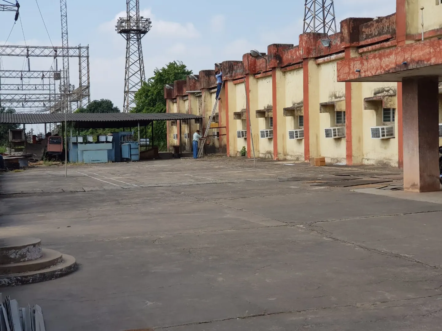 ଓପିଟିସିଏଲ୍‌ରୁ ଲୁଟ୍‌ ଜାରି, ଲୁଟେରାଙ୍କ ଆକ୍ରମଣରେ ଛତ୍ରଭଙ୍ଗ ଦେଲେ ହୋମଗାର୍ଡ଼