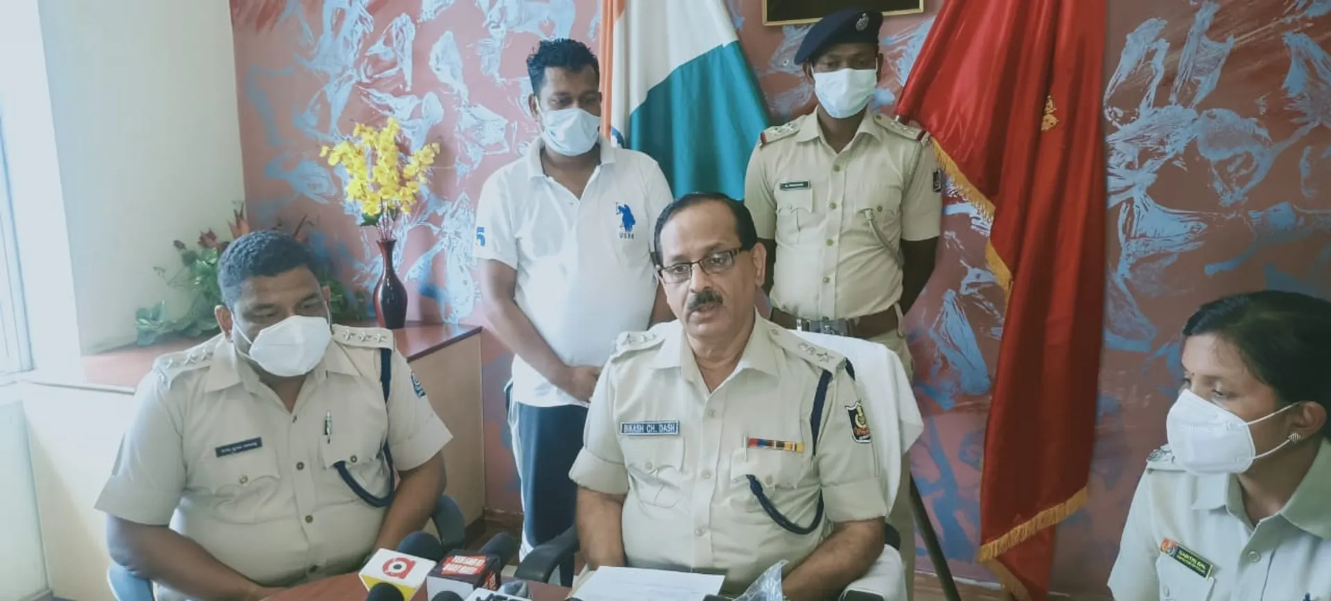 ଅନ୍ତଃଜିଲ୍ଲା ସାଇବର ଠକକୁ ଧରିଲା ପୁଲିସ, ମୋବାଇଲ ଓ ସିମ୍ ସହ ପାସବୁକ୍ ଜବତ  