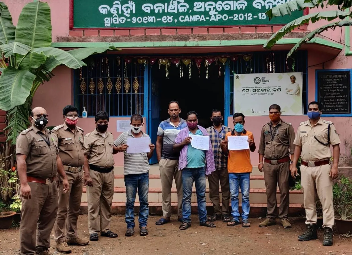 ଶାଳ ଚୌକାଠ ବୋଝେଇ ଟାଟାଏସି ଜବତ, ୩ ଗିରଫ