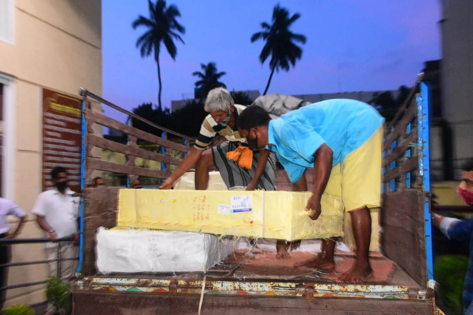 ମୁମ୍ବାଇରୁ ତିଆରି ହୋଇ ଆଜି ସଂଧ୍ୟାରେ ଶ୍ରୀକ୍ଷେତ୍ରରେ ପହଞ୍ଚିଲା ଶ୍ରୀମନ୍ଦିର ରୁପା ଚାଦର।