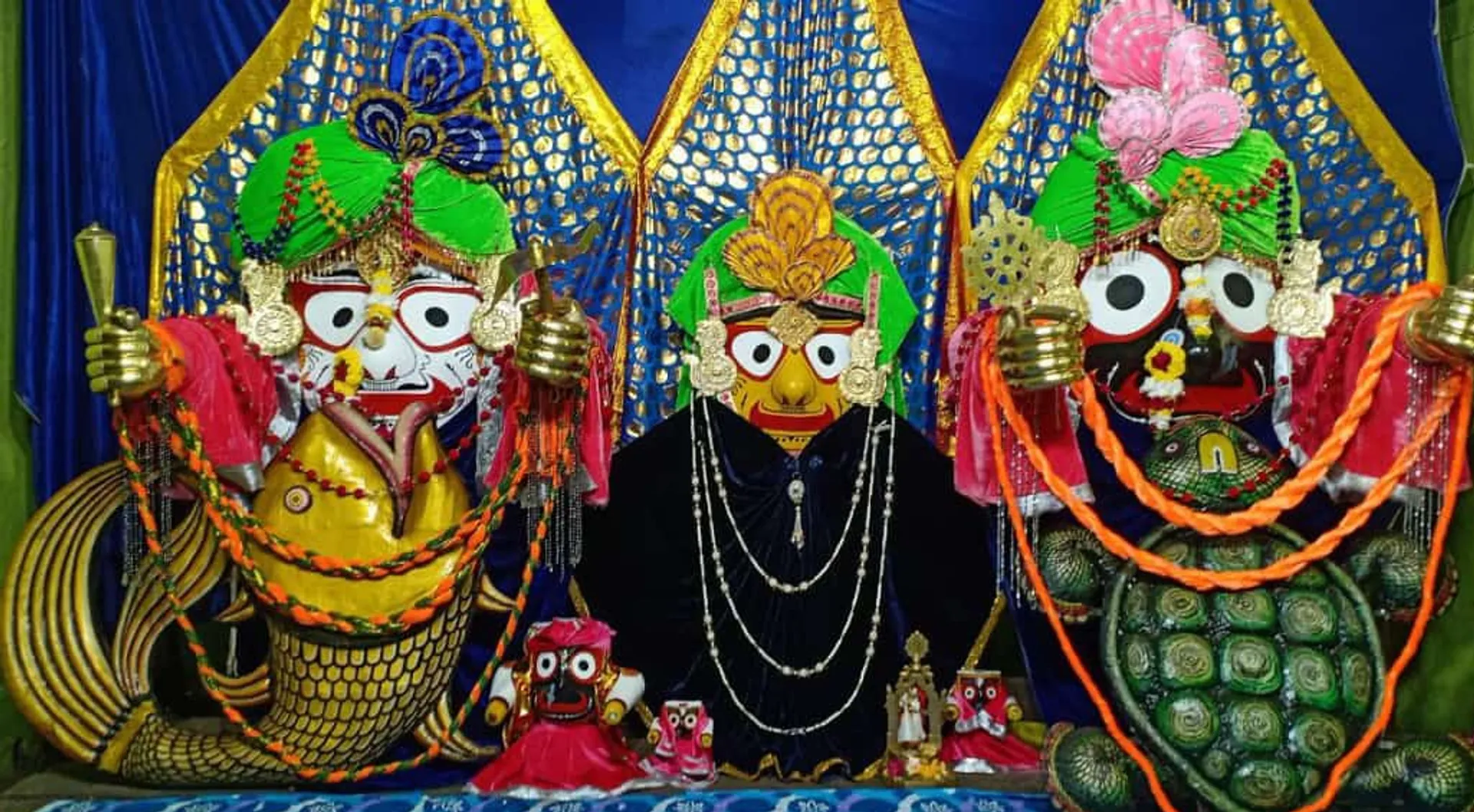 ଜୟପୁର ଆଡ଼ପମଣ୍ଡପରେ ଚତୁର୍ଦ୍ଧାମୂର୍ତ୍ତିଙ୍କ ମତ୍ସ୍ୟ ଓ କଚ୍ଛପ ଅବତାର।