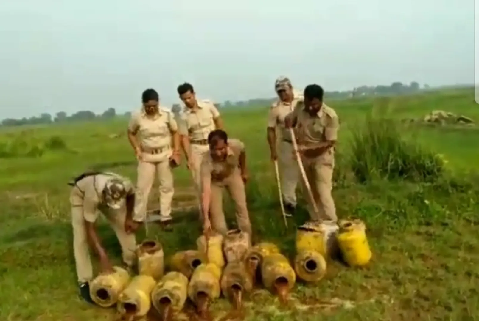ଅବକାରୀ ବିଭାଗର ଚଢ଼ାଉ; ୧୧୦୦ ଲିଟର୍ ଦେଶୀ ମଦ ଜବତ