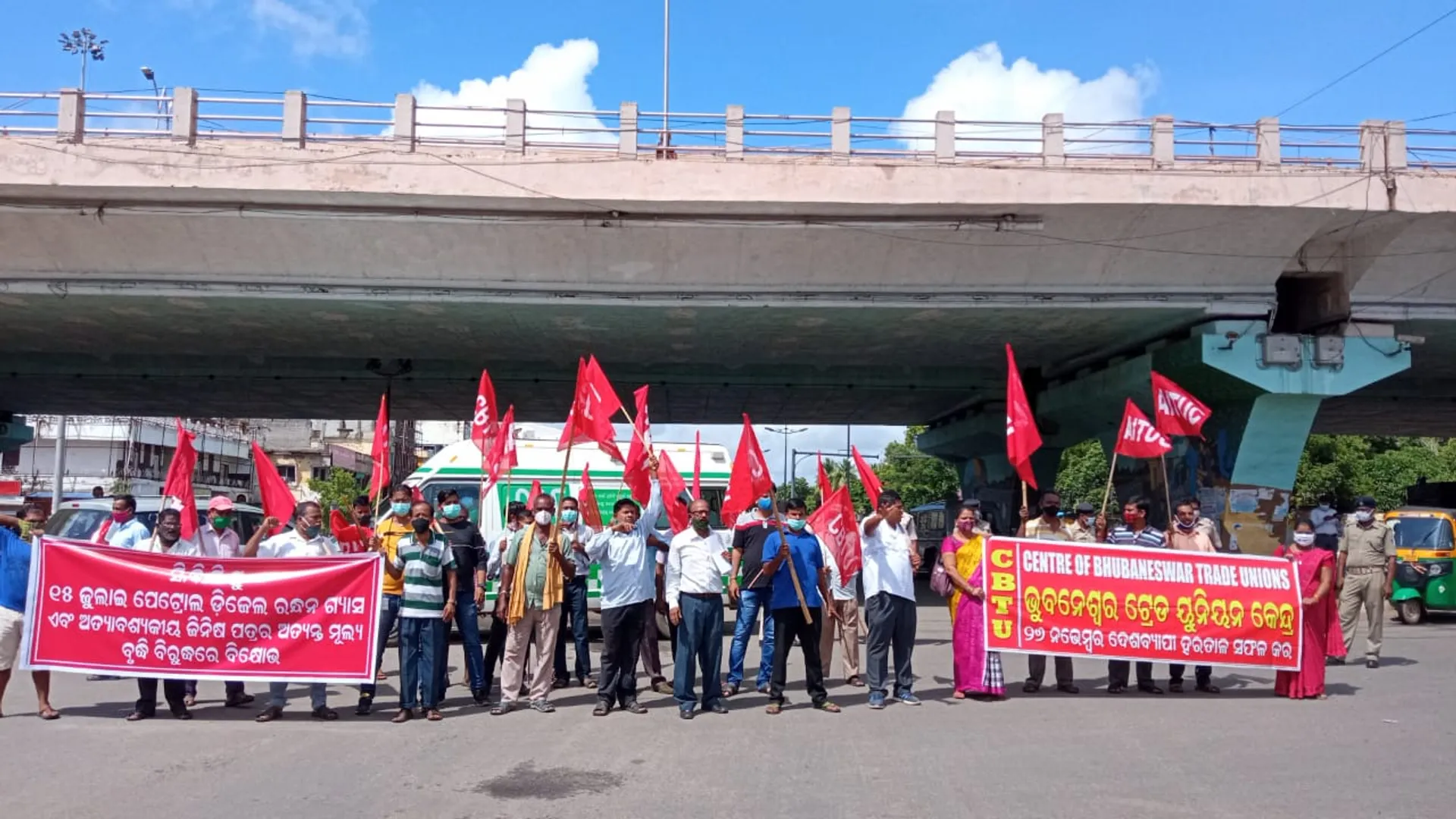 ଭୁବନେଶ୍ବର: ଭୁବନେଶ୍ବରର ରାଜମହଲ ଛକରେ ଓଡ଼ିଶା ବନ୍ଦର ପ୍ରଭାବ