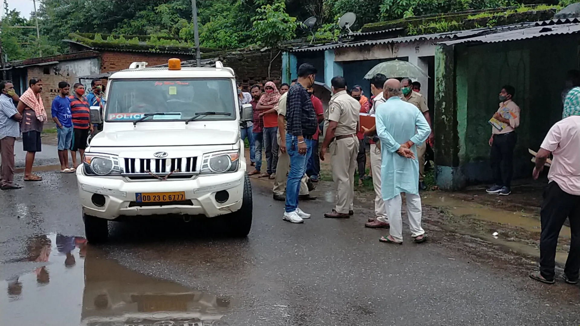 ମହିଳାଙ୍କ ଝୁଲନ୍ତା ମୃତଦେହ ଉଦ୍ଧାର, ହତ୍ୟା ଅଭିଯୋଗ ଆଣିଲେ ବାପଘର ଲୋକ