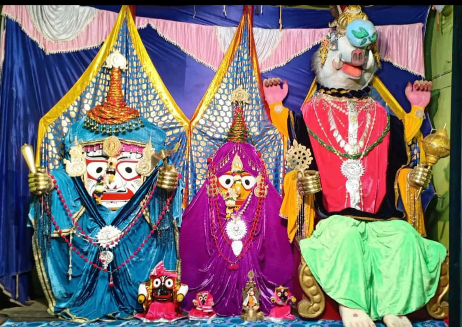 ଜୟପୁର ଆଡ଼ପମଣ୍ଡପରେ ଚତୁର୍ଦ୍ଧାମୂର୍ତ୍ତିଙ୍କ ବରାହ ଅବତାର।