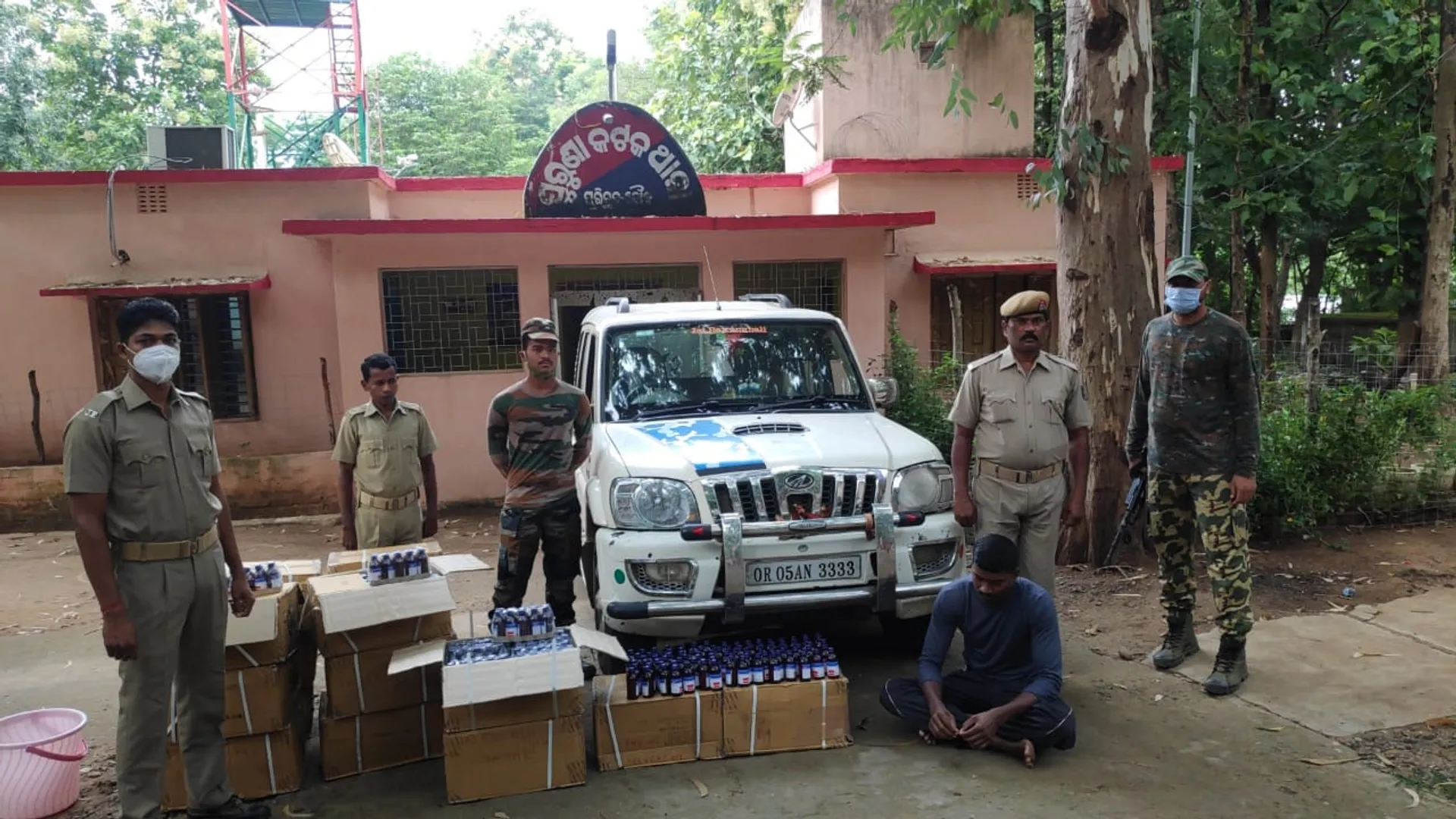 ୫୬୦ ବୋତଲ କଫ୍‌ ସିରପ୍‌ ସହ ସ୍କର୍ପିଓ ଜବତ, ଜଣେ ଗିରଫ