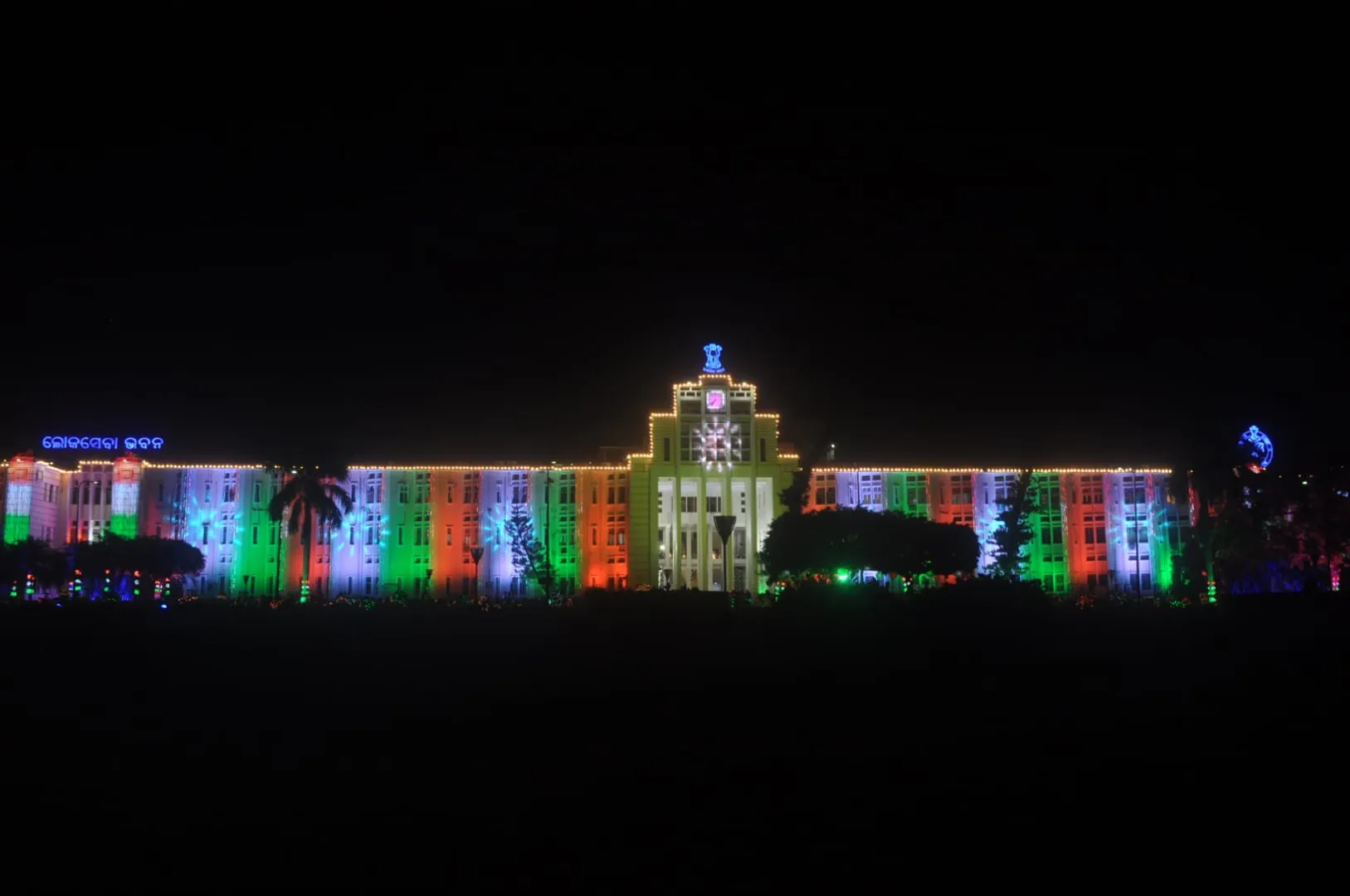 ସ୍ୱାଧୀନତା ଦିବସ ଅବସରରେ ଆଲୋକ ମାଳାରେ ଝଲସୁଛି ଓଡ଼ିଶା ରାଜ୍ୟ ସଚିବାଳୟ।