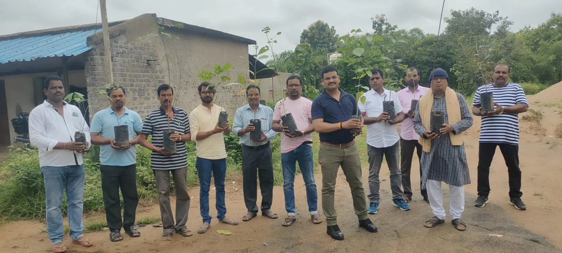 ସମ୍ବାଦ- ସାହିତ୍ୟଘର ପକ୍ଷରୁ ବୃକ୍ଷରୋପଣ କାର୍ଯ୍ୟକ୍ରମ