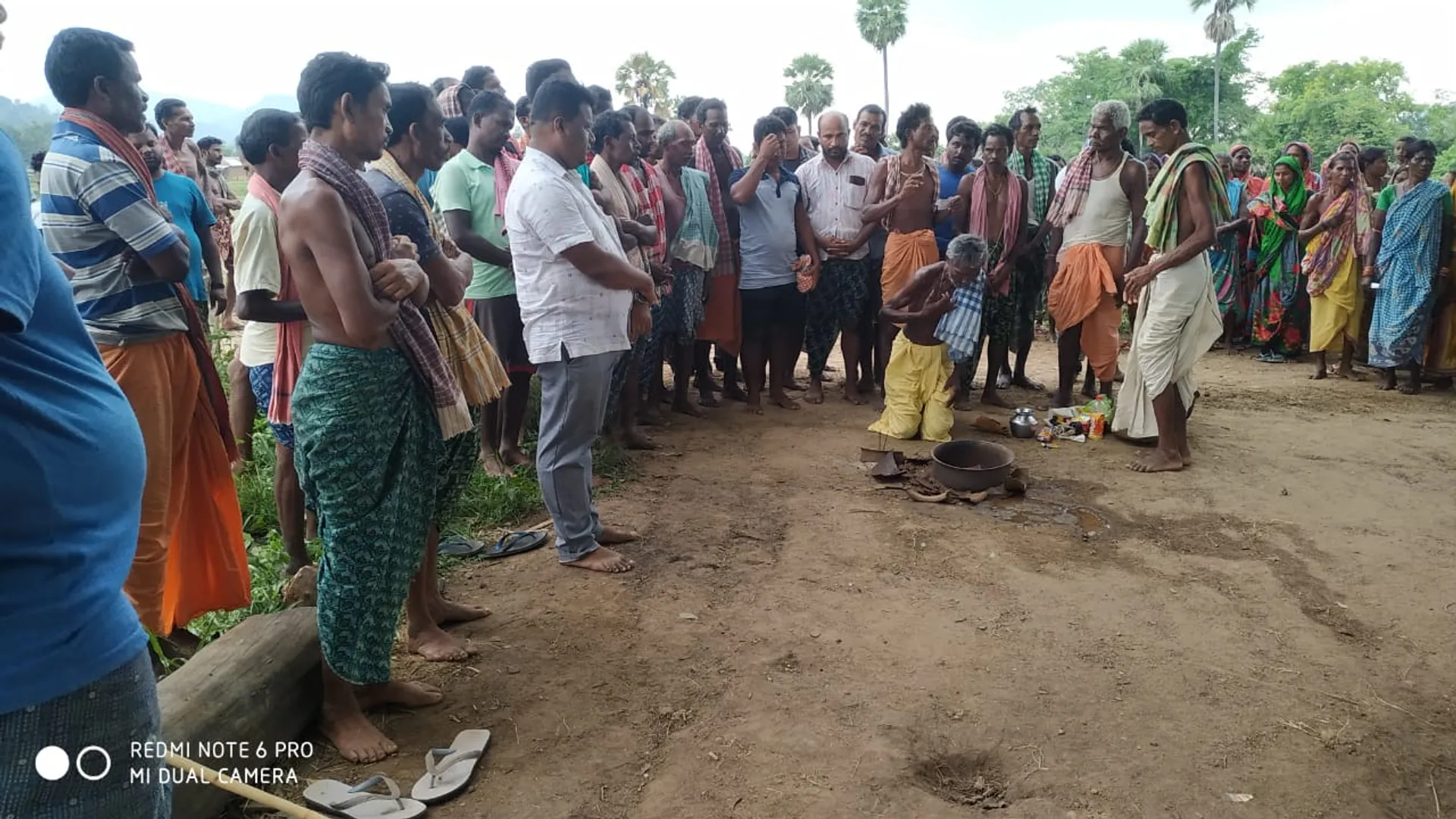 କ୍ରସର ହଟାଇବାକୁ ଅଣ୍ଡା ଓ ନନ୍ଦା ଭାଙ୍ଗି ଶପଥ ନେଲେ ଗ୍ରାମବାସୀ
