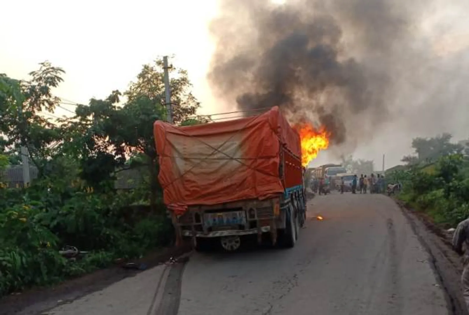 ସାଙ୍ଗ ସହିତ କୁର୍‌କୁରେ ଆଣିବାକୁ ଯାଇଥିଲେ, ଟ୍ରକ୍‌ ଧକ୍କାରେ ଶିଶୁକନ୍ୟାର ଜୀବନ ଚାଲିଗଲା