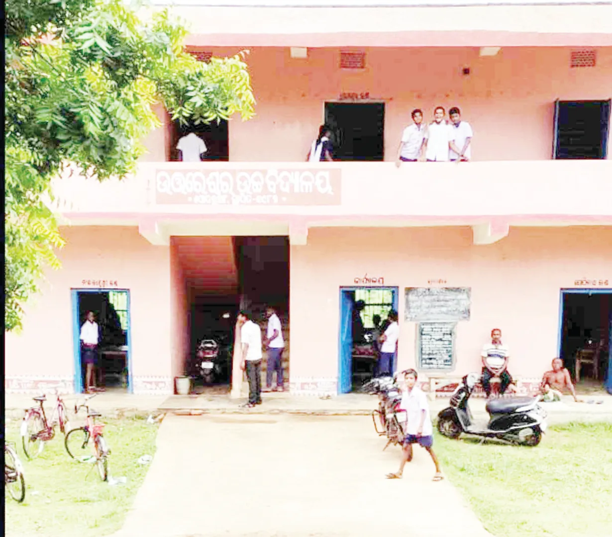 ଜଗତସିଂହପୁର ଜିଲ୍ଲାରେ ଏମିତି ଚାଲିଛି ଶିକ୍ଷା ବ୍ୟବସ୍ଥା, ୨୧ଟି ପୂର୍ଣ୍ଣ ଅନୁଦାନ ବିଦ୍ୟାଳୟରେ ନିଯୁକ୍ତି ବନ୍ଦ