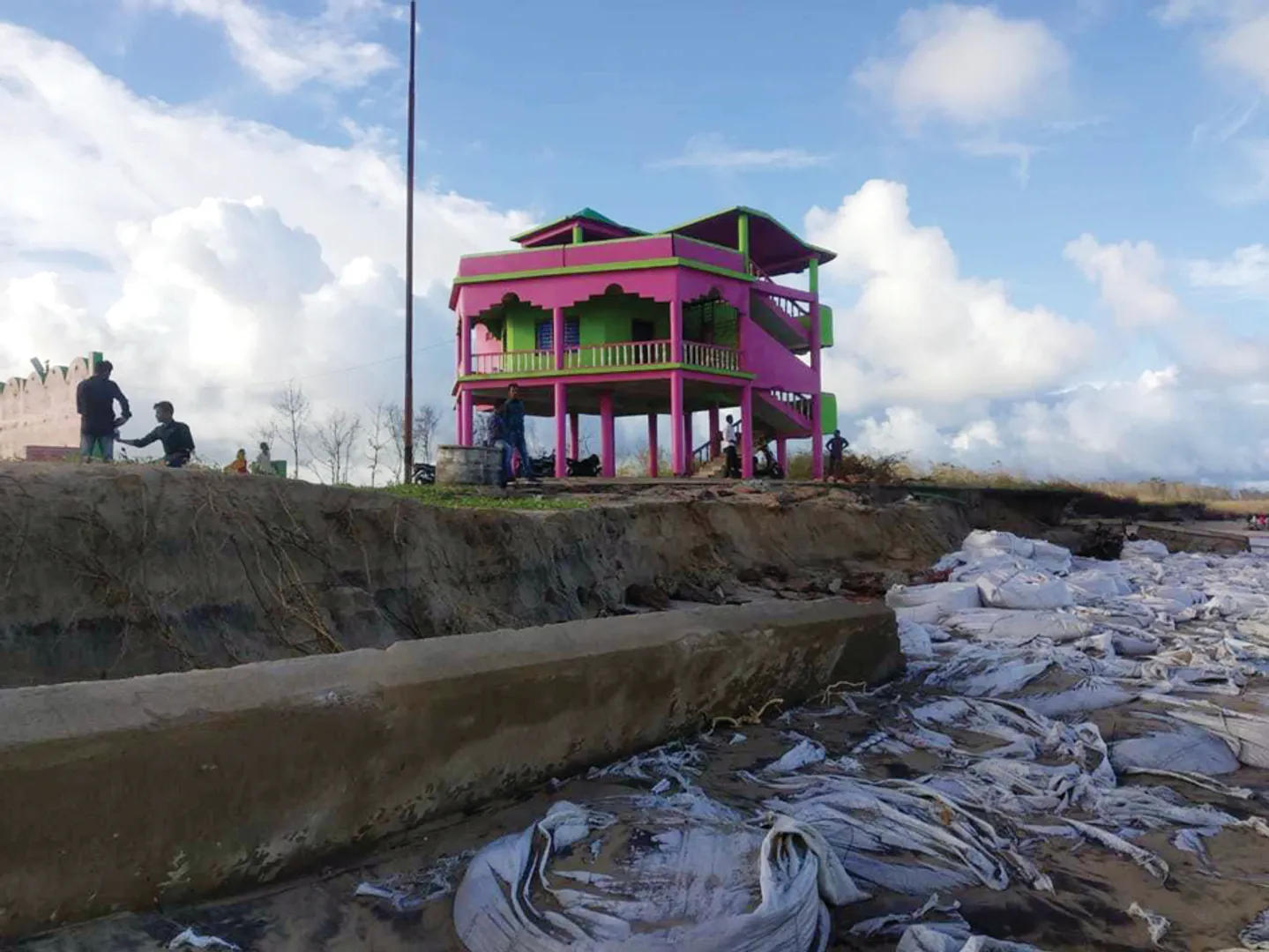 ଜୁଆରରେ ଭୁଶୁଡ଼ିବ ଶିଆଳି ଭିୟୁ ଟାୱାର୍‌! ବିପଦରେ ପର୍ଯ୍ୟଟନସ୍ଥଳୀ ଓ ଜନବସତି