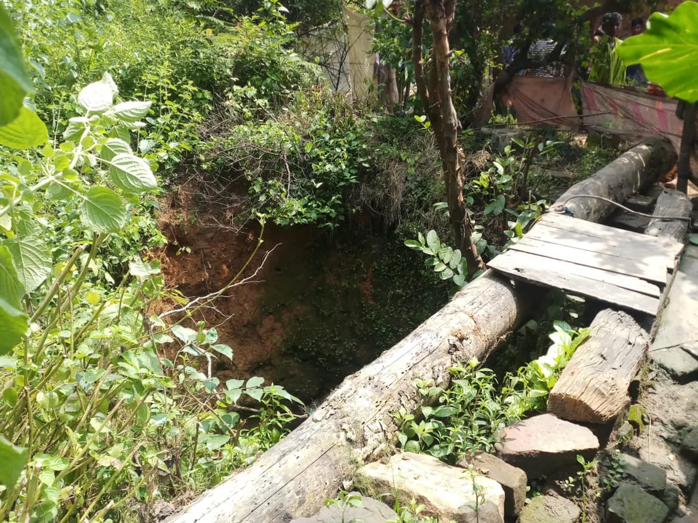 ଘରଭିତରେ ନୃଶଂସ ଭାବେ ସ୍ତ୍ରୀ ଓ ୨ ଶିଶୁ କନ୍ୟାଙ୍କୁ ହତ୍ୟା କରିବାର ଦିନକ ପରେ ସ୍ୱାମୀର ମୃତଦେହ ଉଦ୍ଧାର 