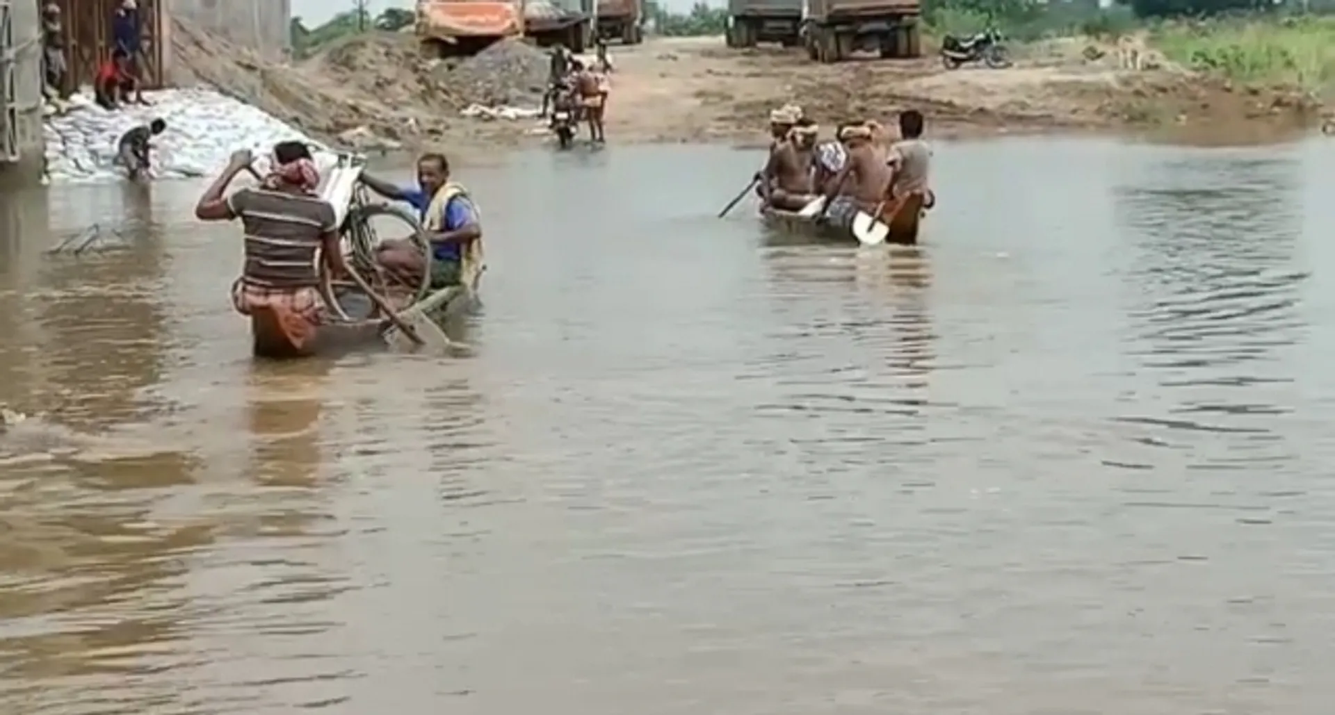 ବୌଦ୍ଧରେ ବନ୍ୟା ପରିସ୍ଥିତି : ଜଗନ୍ନାଥ ସଡ଼କରେ ଚାଲିଲା ଡଙ୍ଗା