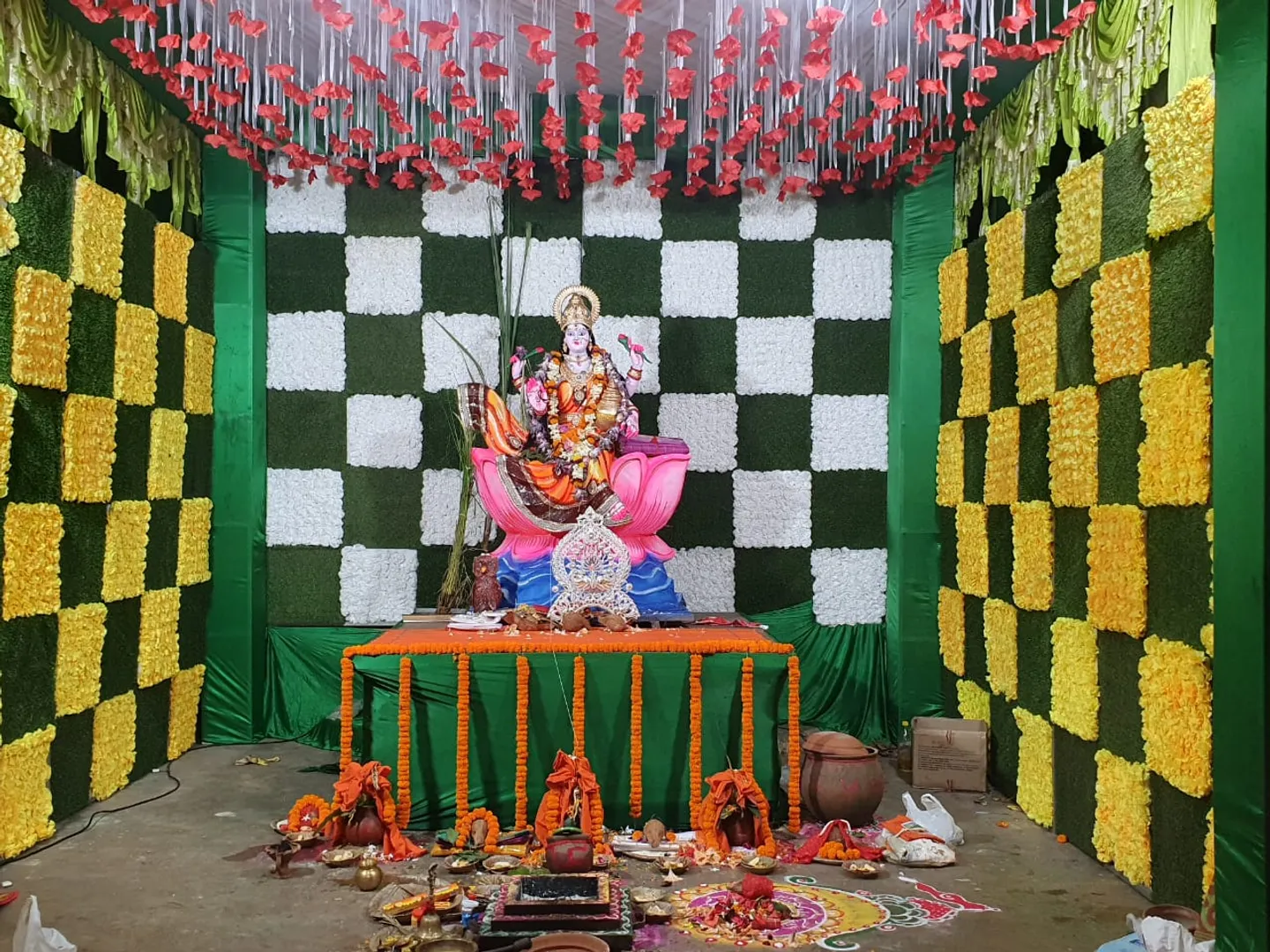 ନାଲକୋନଗରରେ ଗଜଲକ୍ଷ୍ମୀ ପୂଜା। (ଫଟୋ: ସୁଜିତ୍‌)