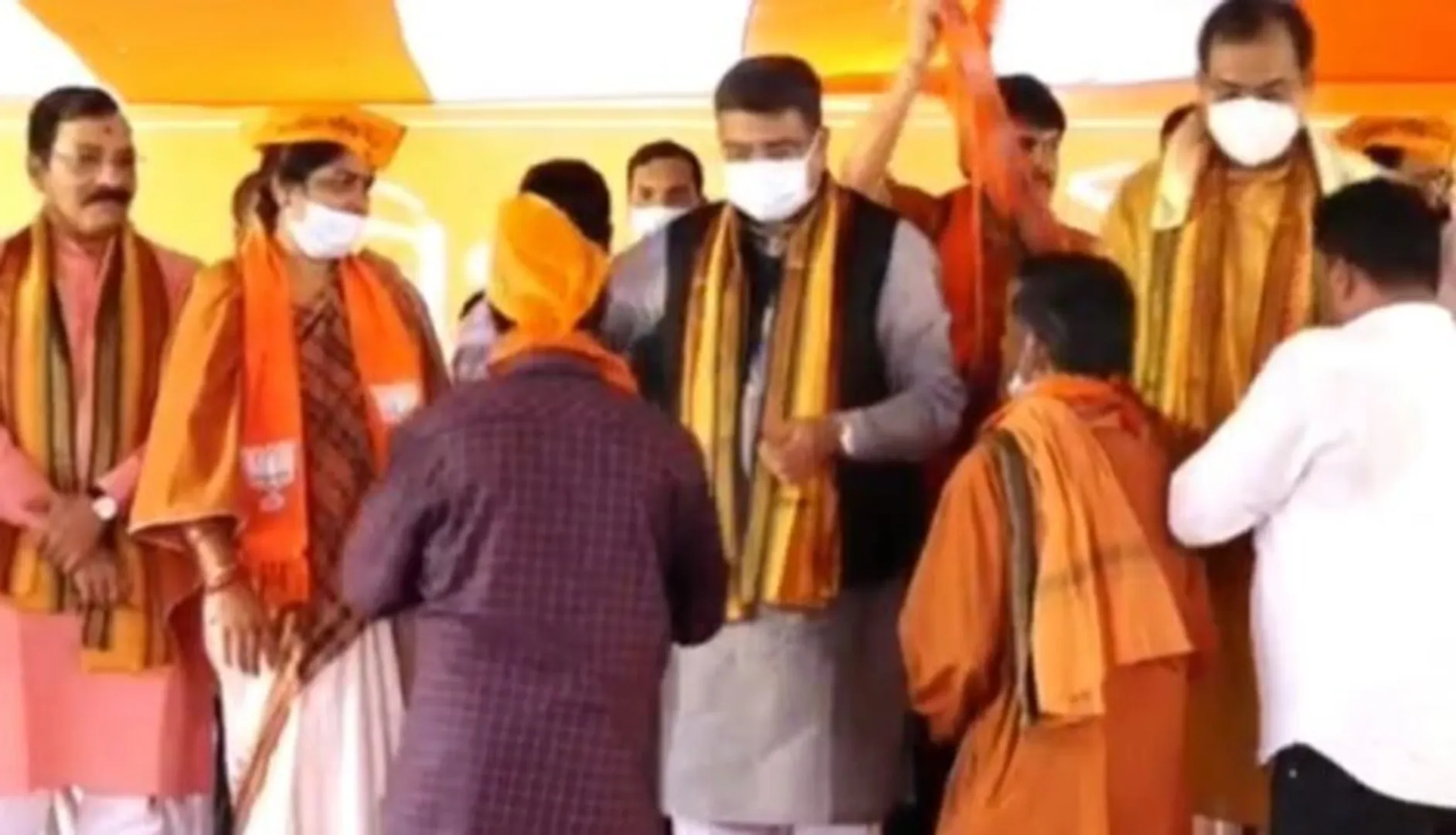 ପଦ୍ମ ଧରିଲେ ପୂର୍ବତନ ମନ୍ତ୍ରୀ ଅଞ୍ଜଳି ବେହେରା: କେନ୍ଦ୍ରମନ୍ତ୍ରୀ ଧର୍ମେନ୍ଦ୍ର ପ୍ରଧାନଙ୍କ ଉପସ୍ଥିତିରେ ବିଜେପିରେ ଯୋଗ ଦେଲେ