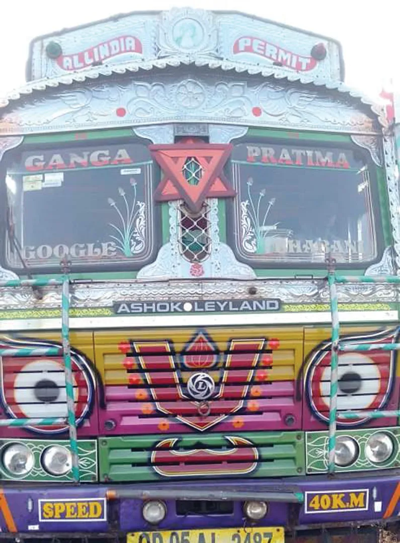 ପାରାଦୀପ ବନ୍ଦର ପ୍ଲଟ୍‌ରୁ ଚାଲିଛି ବେଧଡ଼କ କୋଇଲା ଚୋରି , ଗୁଣ୍ଡ ବଦଳରେ କଠିନ କୋଇଲା ଉଠାଇ ୧୮ ଟ୍ରକ୍ ଅଟକ