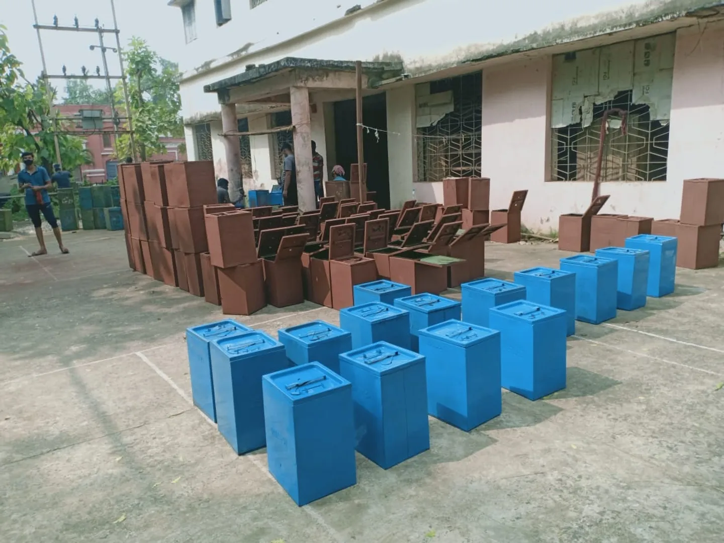 ବାଲେଶ୍ୱର: ଆସୁଛି ପଞ୍ଚାୟତ ନିର୍ବାଚନ, ଚାଲିଛି ଭୋଟ ବାକ୍ସର ମରାମତି