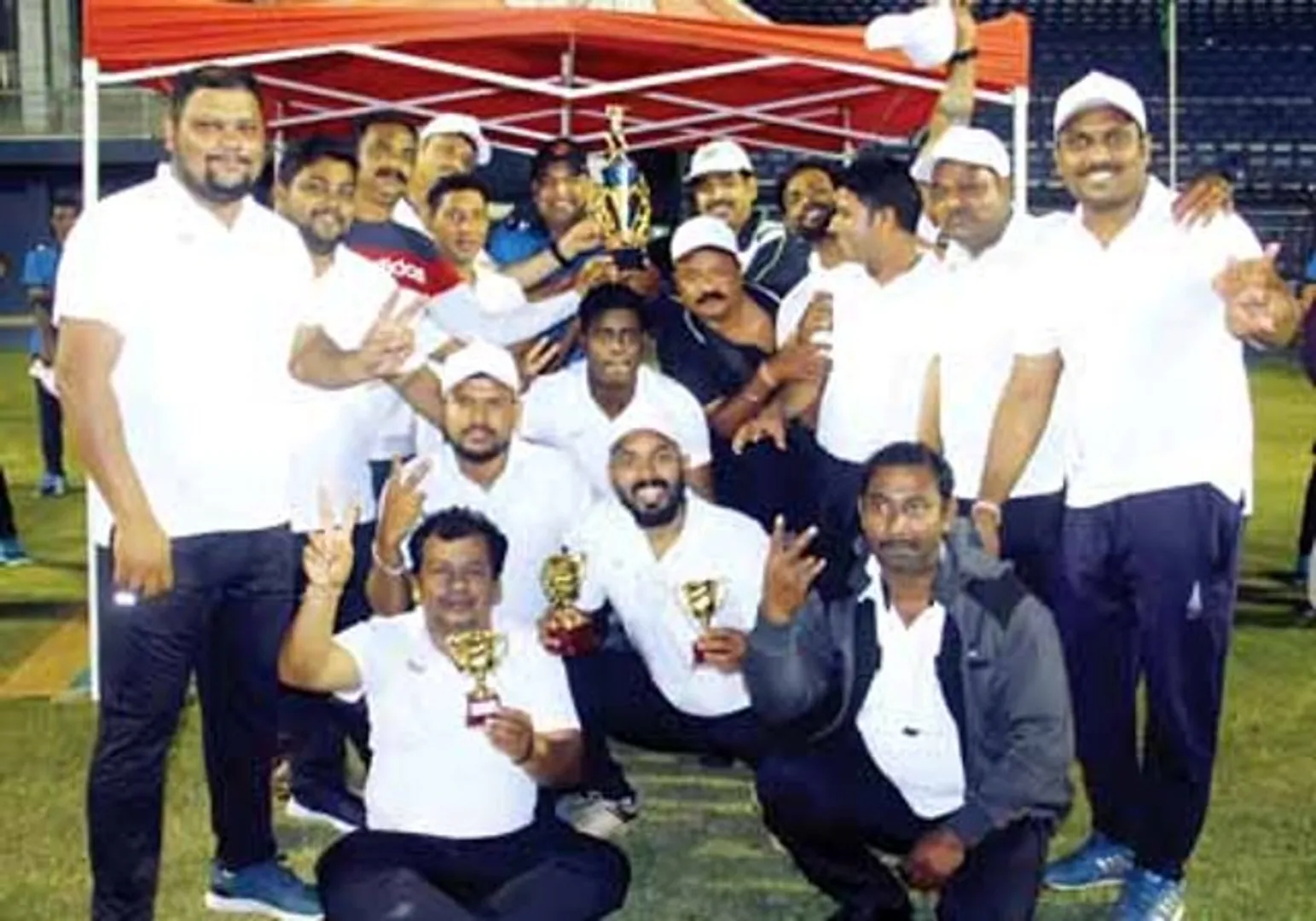 ବନ୍ଧୁତ୍ବପୂର୍ଣ୍ଣ କ୍ରିକେଟ ମ୍ୟାଚ୍‌: କମିସନରେଟ୍‌ ପୁଲିସ୍‌କୁ ହରାଇଲା ଗଣମାଧ୍ୟମ ଏକାଦଶ