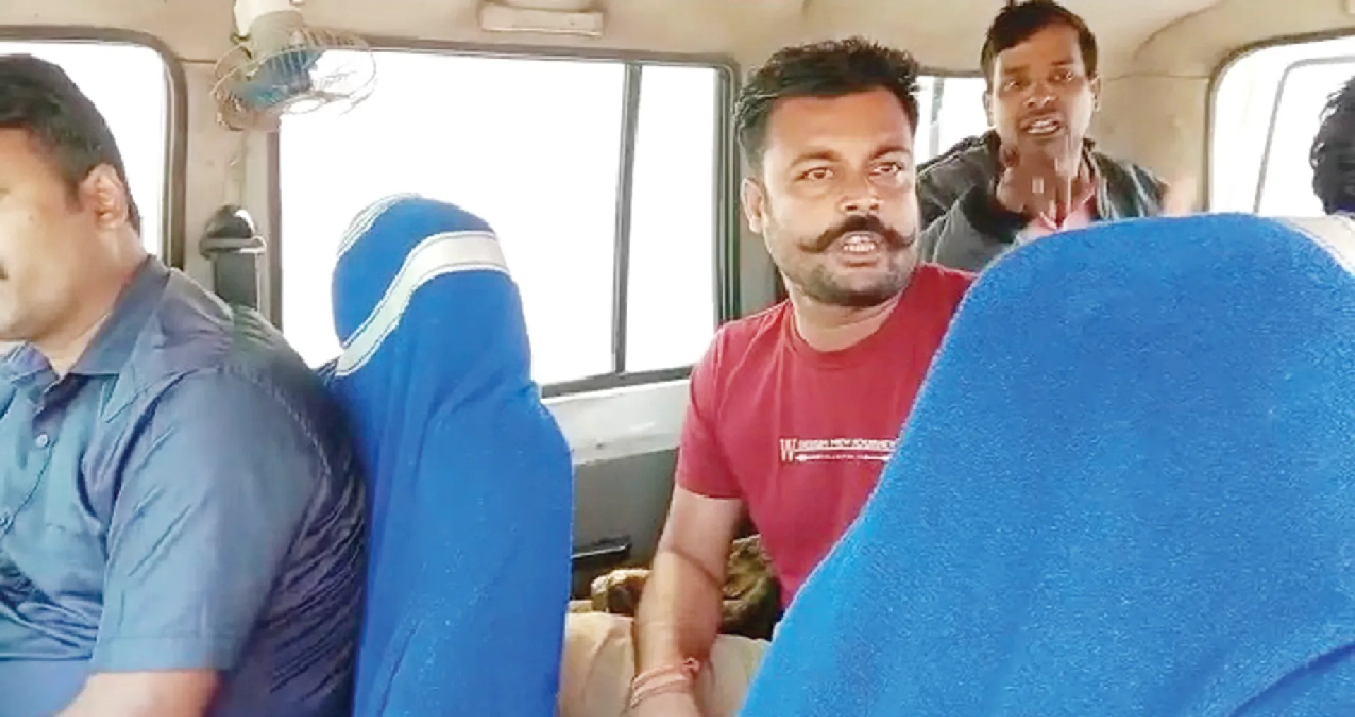 ସାମାଜିକ କର୍ମୀଙ୍କୁ ମାଡ଼ ମାରି ଫସିଲା ଆଳି ପୁଲିସ, କାର୍ଯ୍ୟାନୁଷ୍ଠାନ ନେବାକୁ ଏସ୍‌ପିଙ୍କୁ ନିର୍ଦ୍ଦେଶ