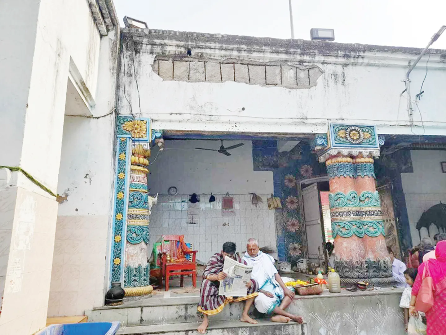 ମା’ ଶାରଳାଙ୍କ ପୀଠରେ ଅବ୍ୟବସ୍ଥା: ଭୁଶୁଡ଼ିବ ପ୍ରାଶାସନିକ ଅଫିସ୍, ଫାଣ୍ଡି ଓ ରତ୍ନଭଣ୍ଡାର କୋଠା!