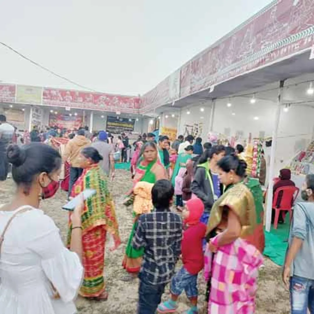 କରୋନା ବେଳେ ବେଳାଭୂମିରେ ପଲ୍ଲିଶ୍ରୀ ମେଳା: ସନ୍ଧ୍ୟା ହେଲେ ଭିଡ଼ ଜମୁଛି, ଅଧିକାଂଶ ବିନା ମାସ୍କରେ