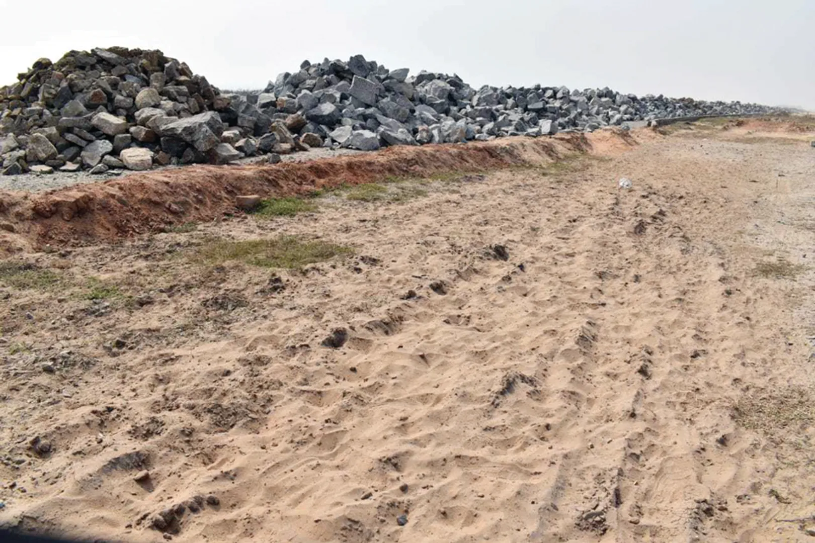 ଷଣ୍ଢକୁଦ-ଢିଙ୍କିଆ ସର୍ଚ୍ଚ ଏମ୍ବାକ୍‌ମେଣ୍ଟ୍ ରାସ୍ତା ନିର୍ମାଣକୁ ନେଇ ପ୍ରଶ୍ନ, ପ୍ରଭାବିତ ଅଞ୍ଚଳର ମହିଳା ସ୍ବୟଂସହାୟକ ଗୋଷ୍ଠୀକୁ ଭୁଲିଗଲା ପ୍ରଶାସନ