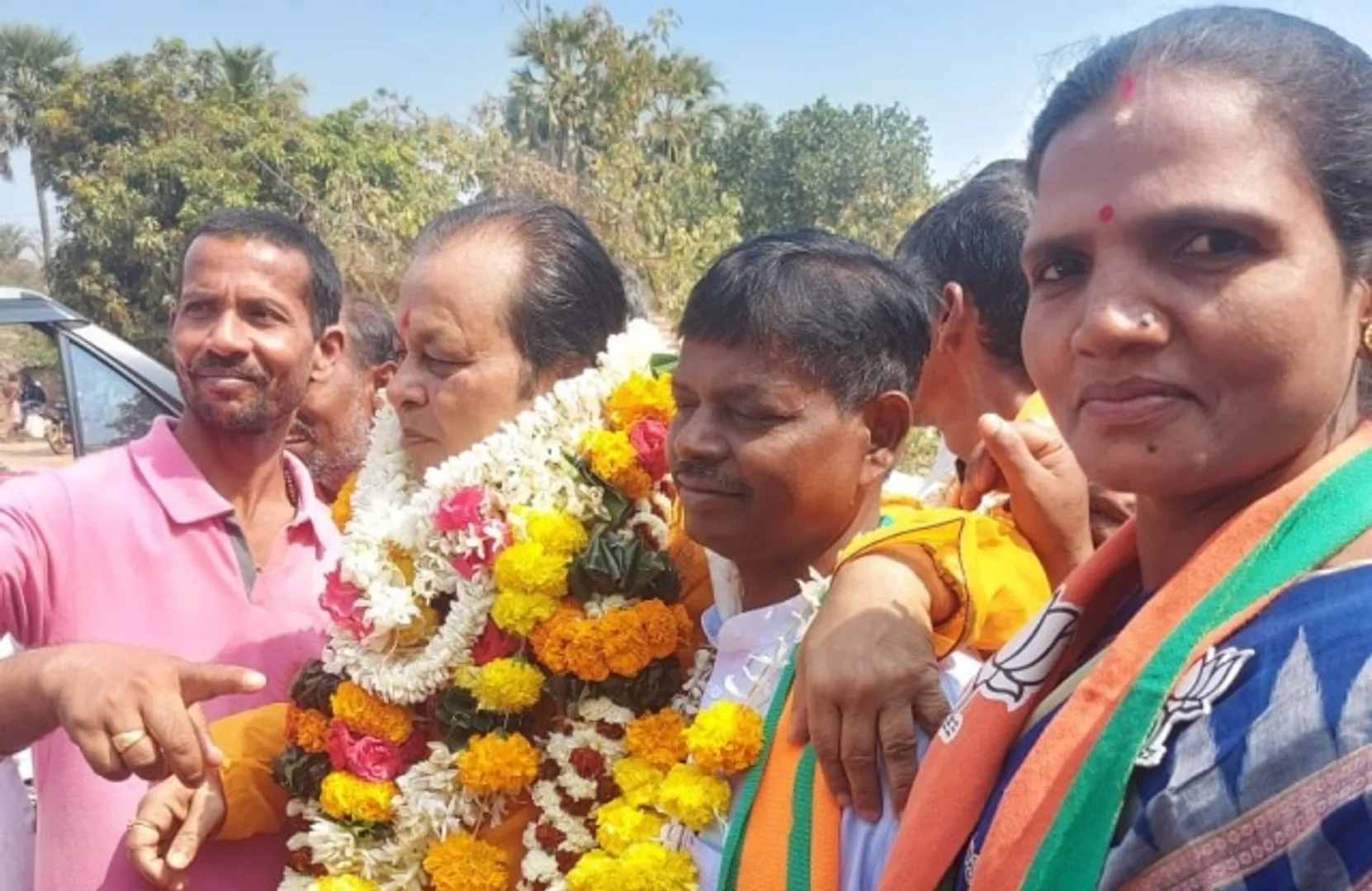 ବିଜେଡି-ବିଜେପି ମୁହାଁମୁହିଁ: ପଶ୍ଚିମବଙ୍ଗ ବିଧାୟକଙ୍କ ଭାଷଣରେ ଉତ୍ତେଜିତ କର୍ମୀ